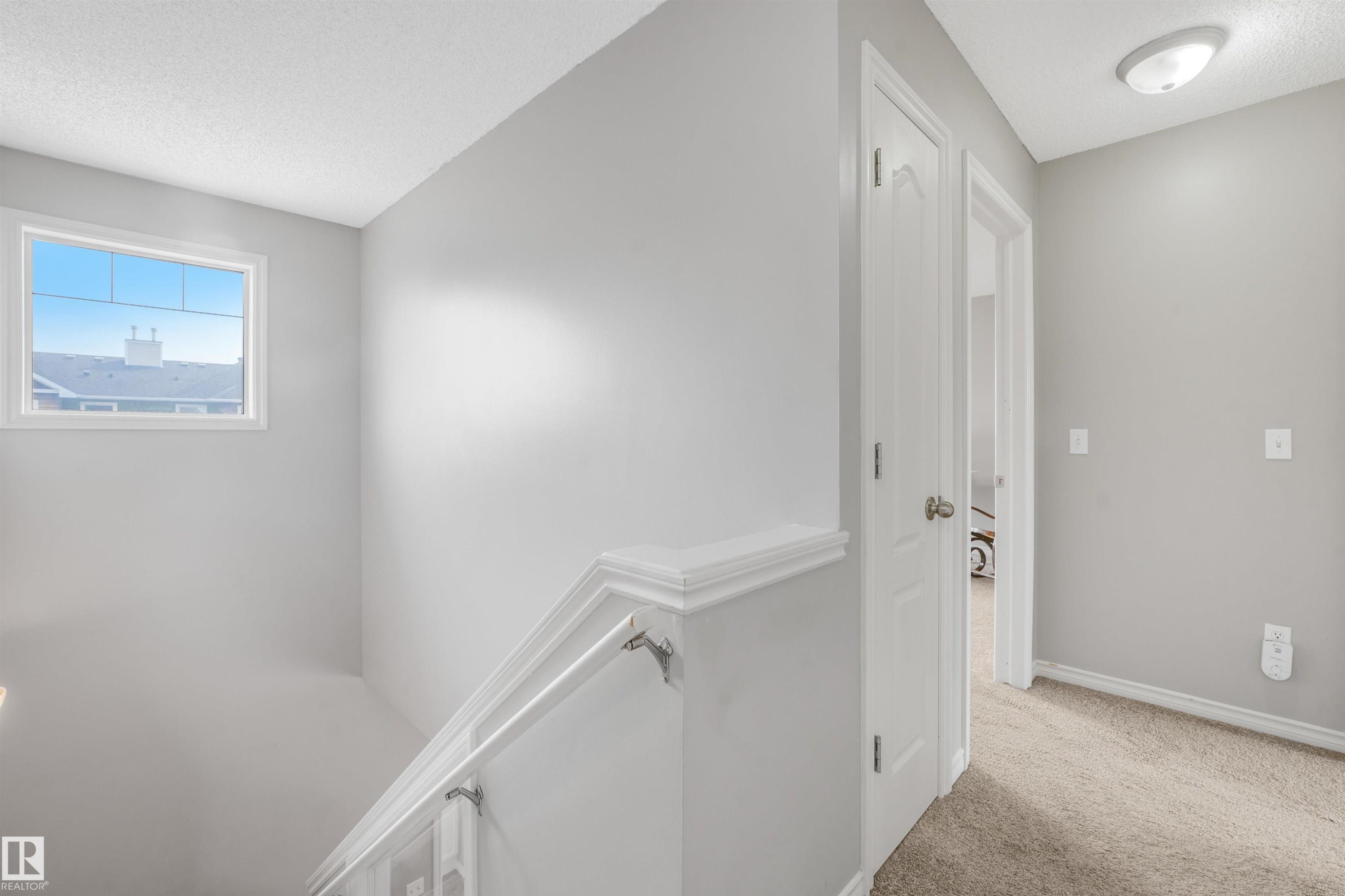 #33 3010 33 Av Nw, Edmonton, AB - Indoor Photo Showing Other Room