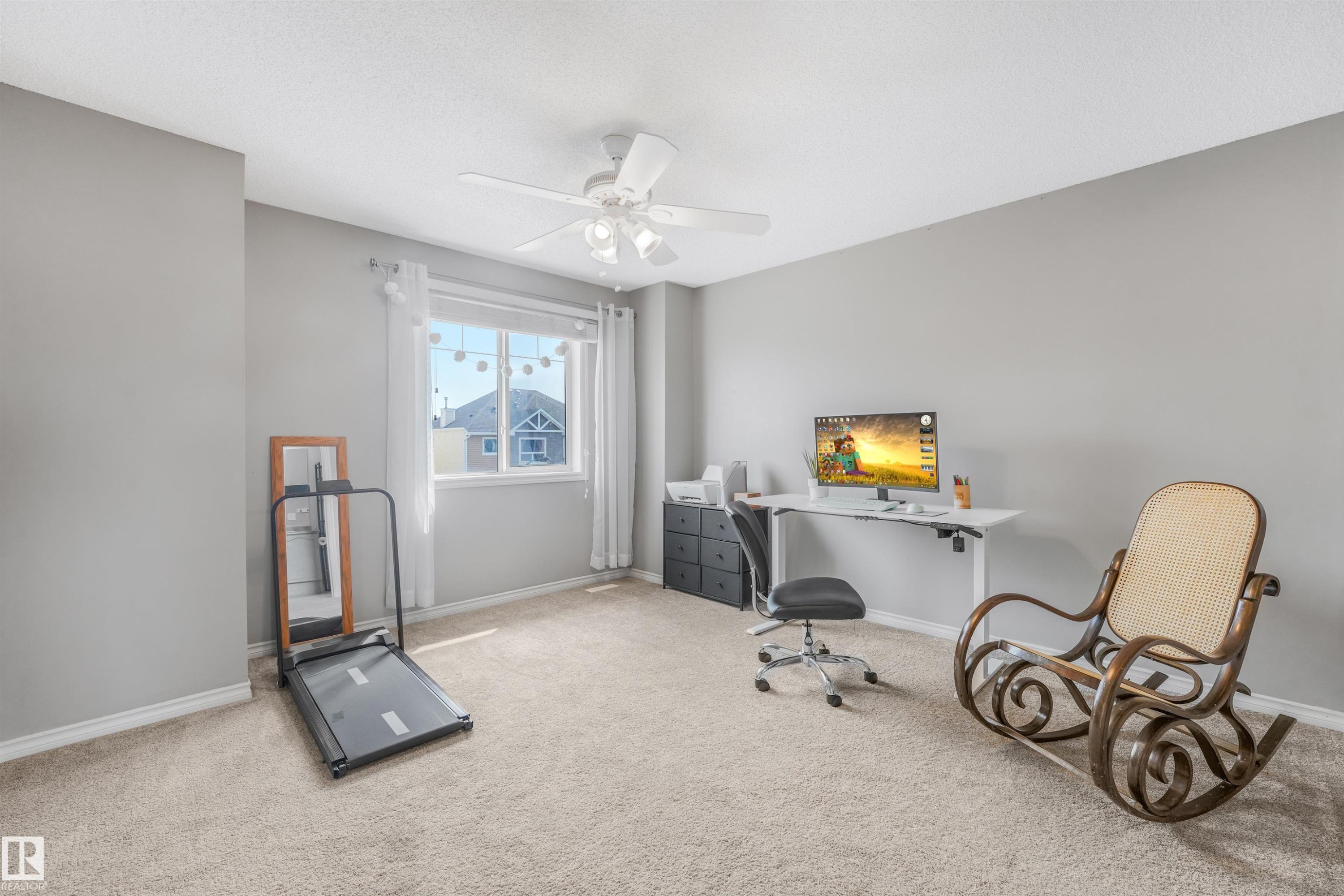 #33 3010 33 Av Nw, Edmonton, AB - Indoor Photo Showing Other Room