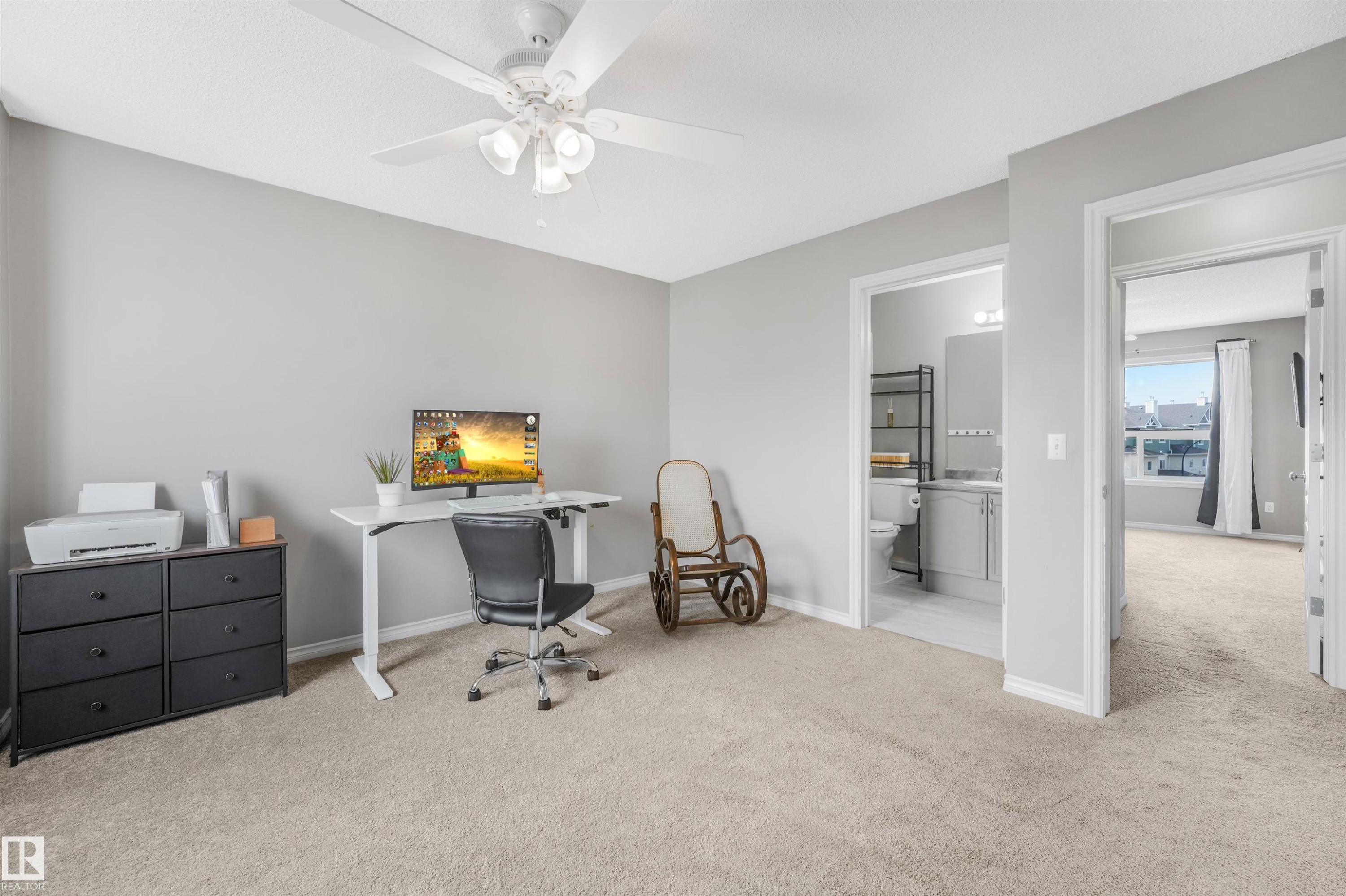 #33 3010 33 Av Nw, Edmonton, AB - Indoor Photo Showing Office