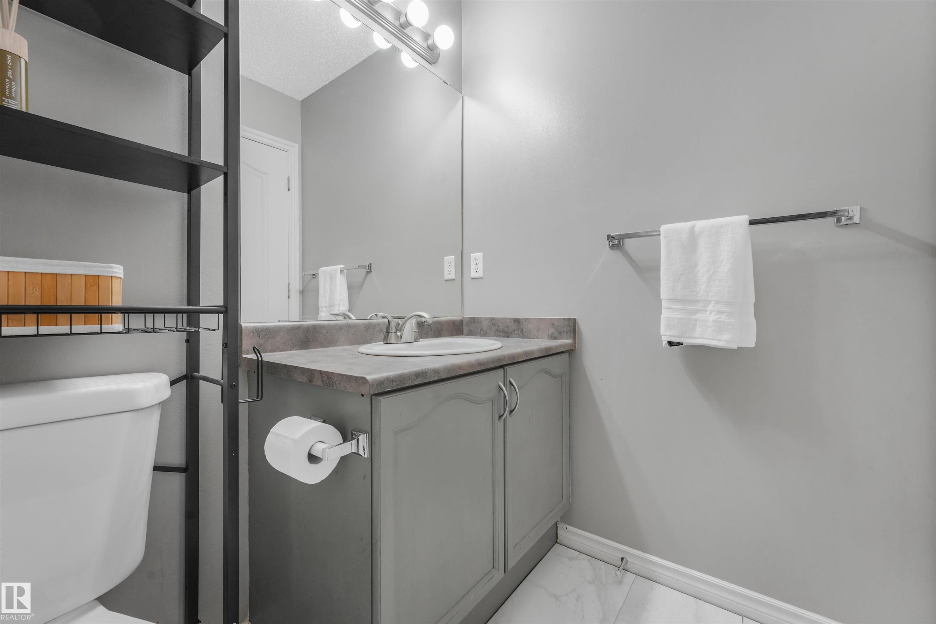 #33 3010 33 Av Nw, Edmonton, AB - Indoor Photo Showing Bathroom