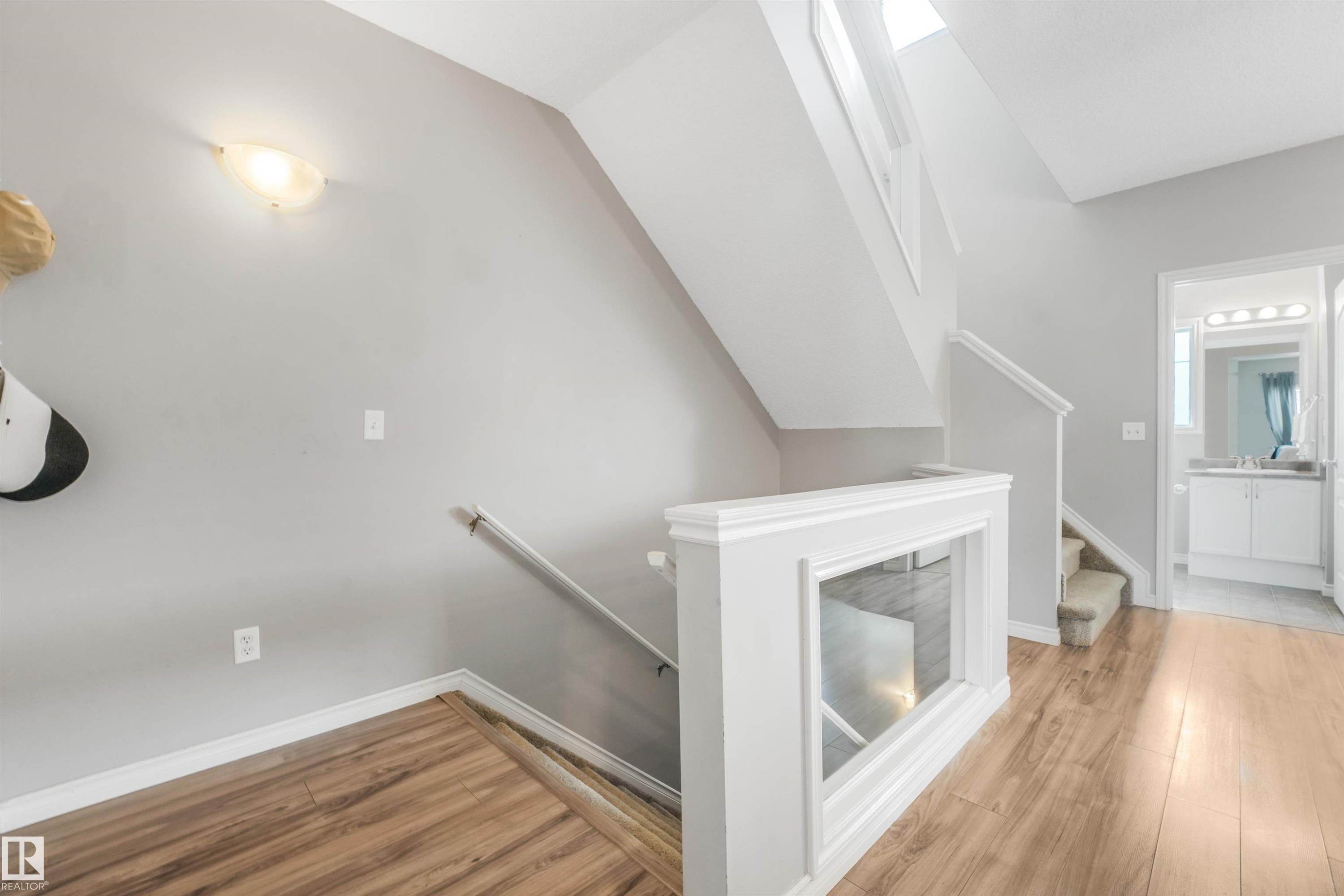 #33 3010 33 Av Nw, Edmonton, AB - Indoor Photo Showing Other Room