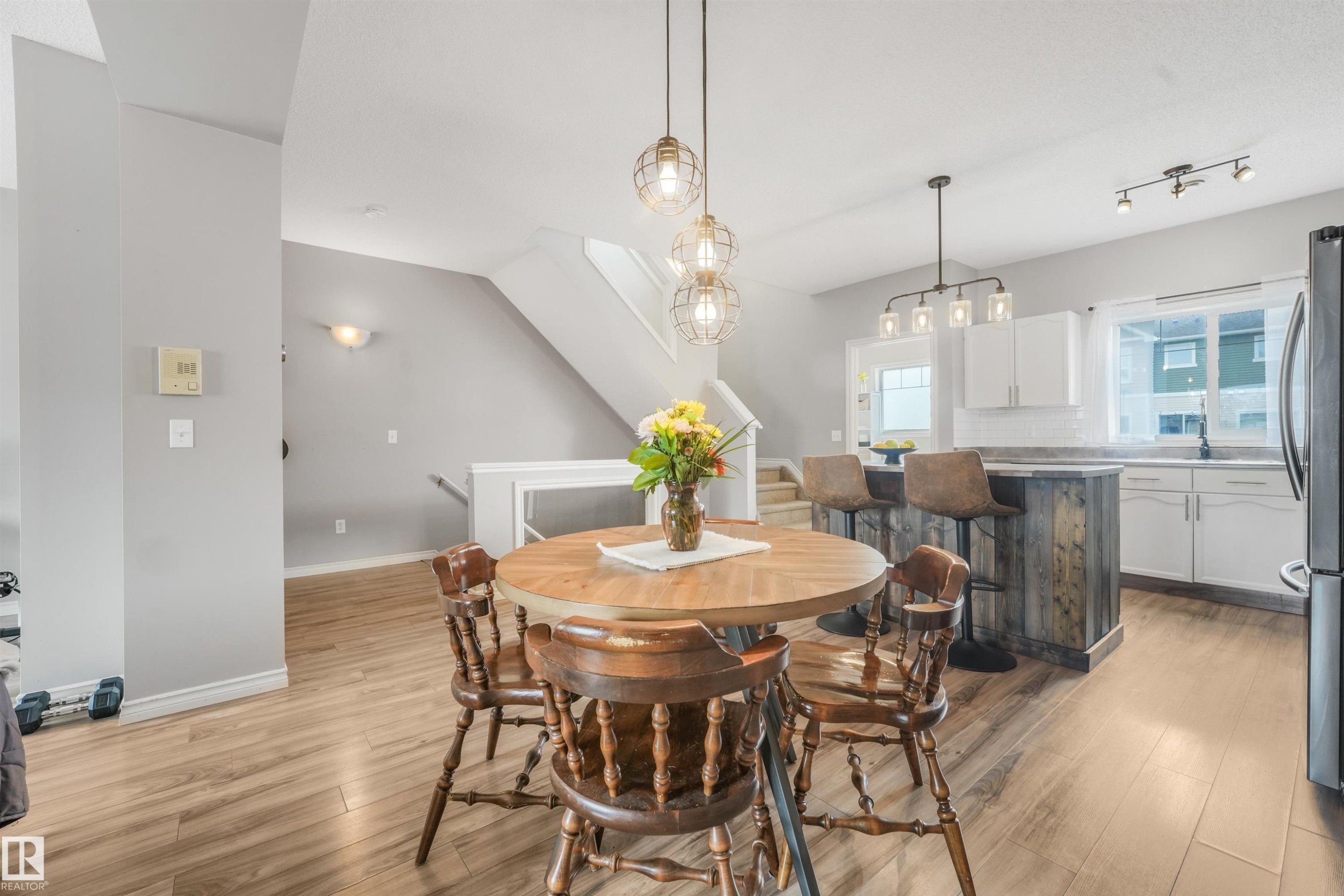 #33 3010 33 Av Nw, Edmonton, AB - Indoor Photo Showing Dining Room