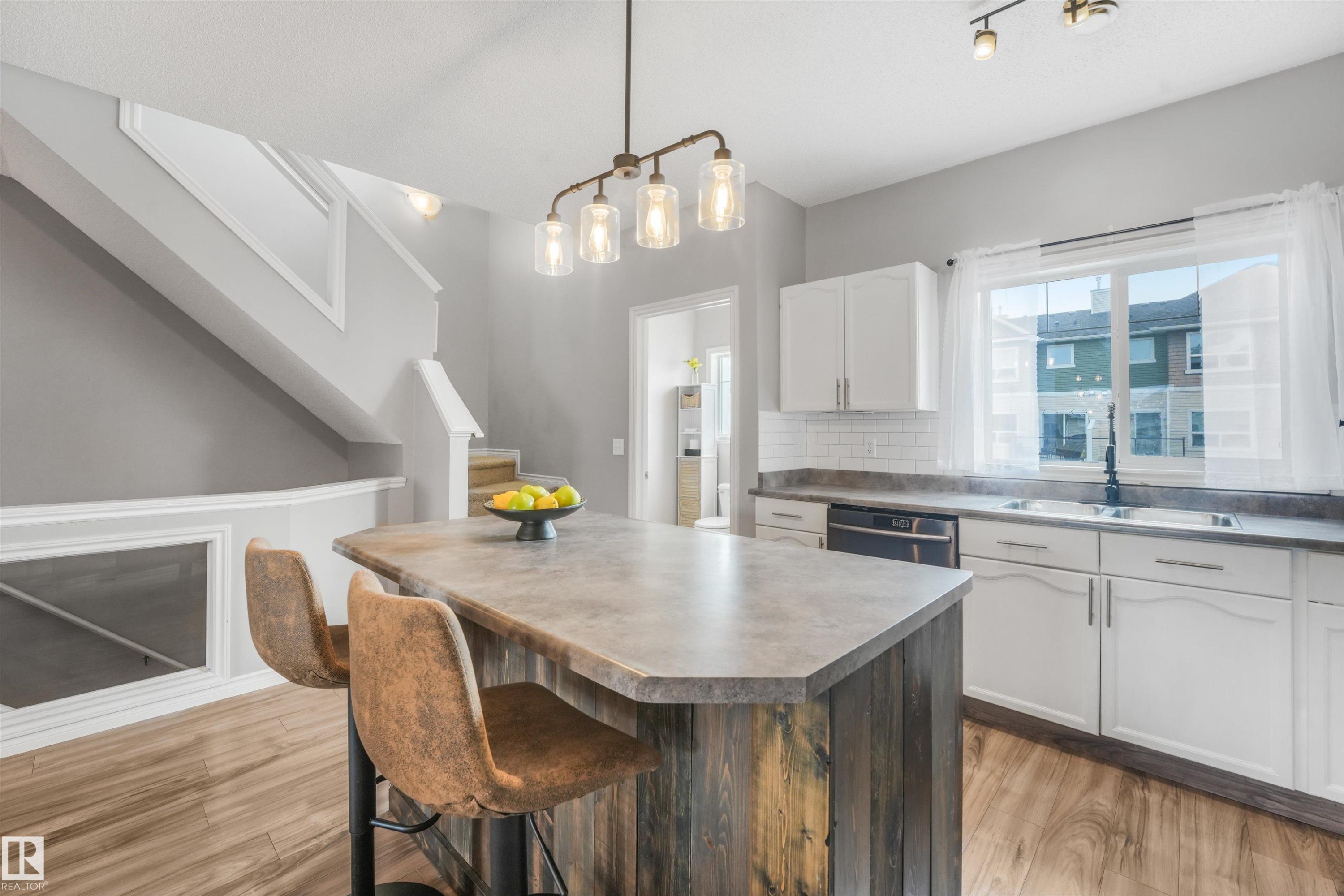 #33 3010 33 Av Nw, Edmonton, AB - Indoor