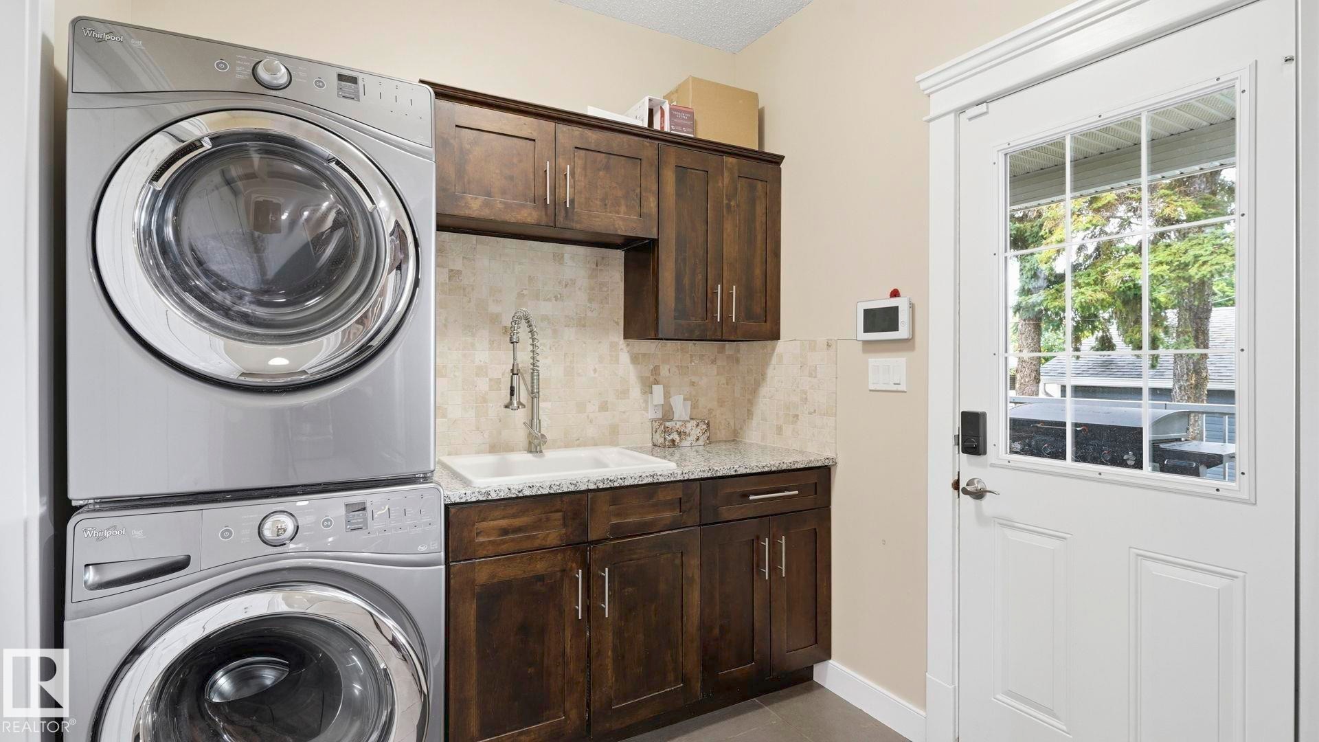 10112 105 Street, Westlock, AB - Indoor Photo Showing Laundry Room