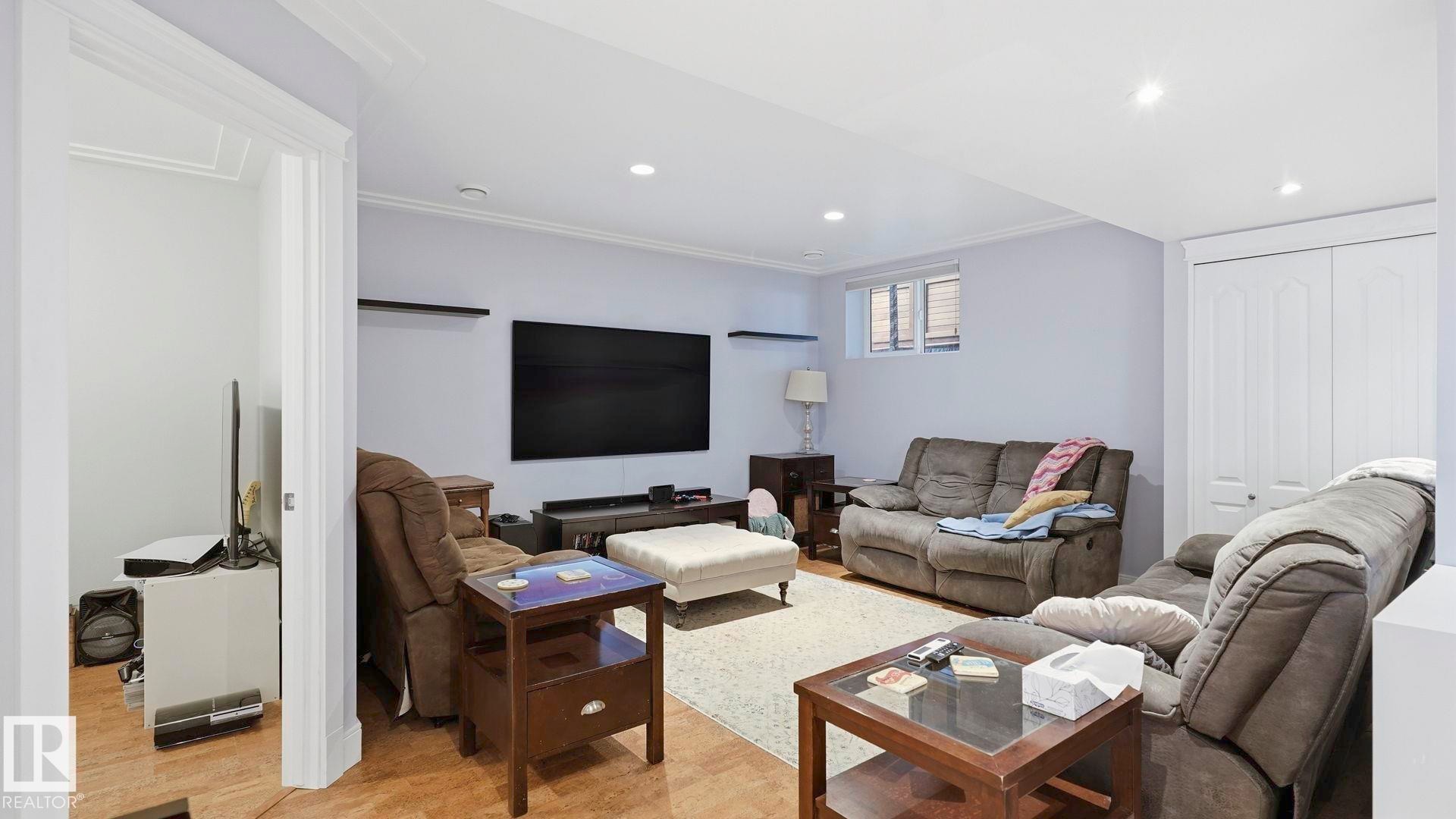 10112 105 Street, Westlock, AB - Indoor Photo Showing Living Room