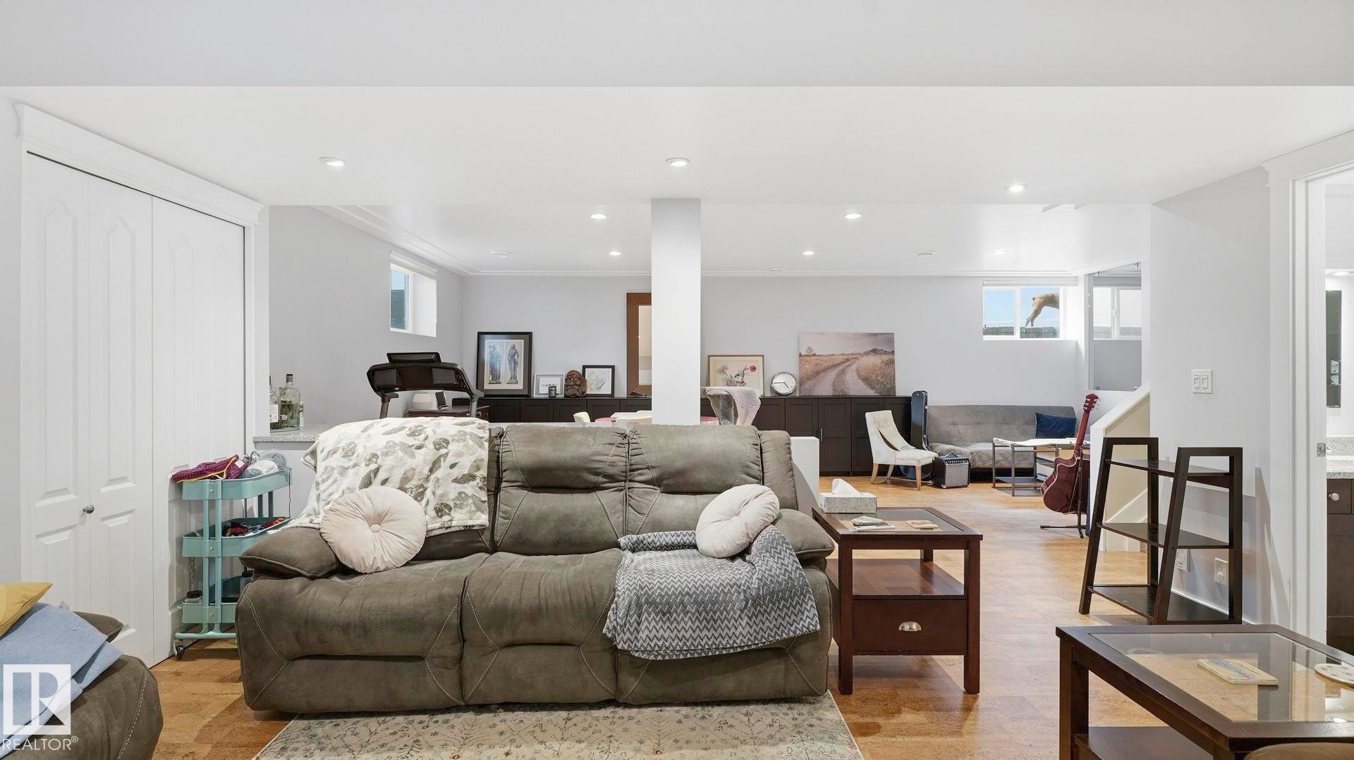 10112 105 Street, Westlock, AB - Indoor Photo Showing Living Room