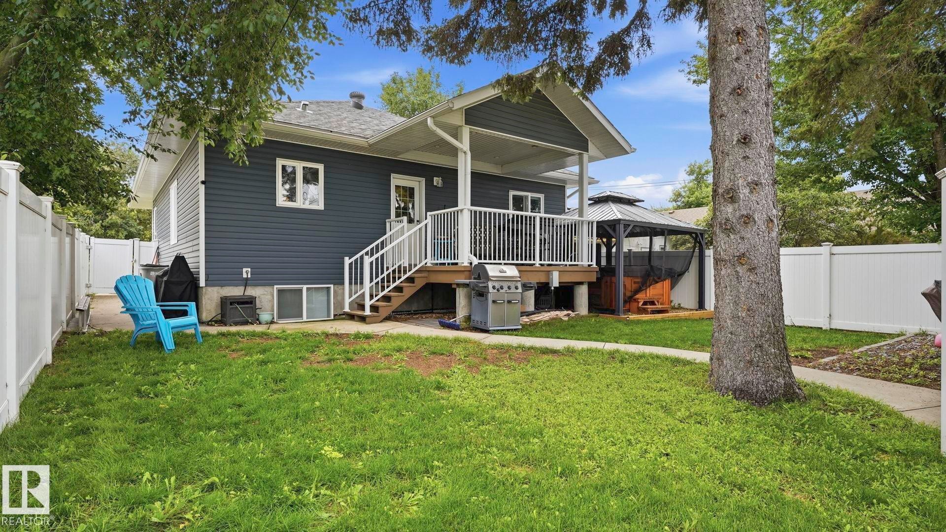 10112 105 Street, Westlock, AB - Outdoor
