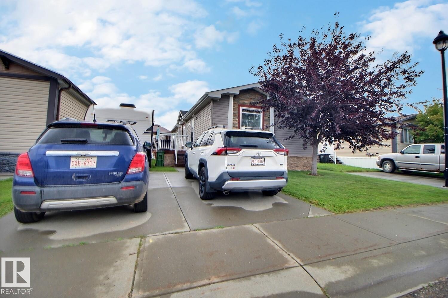 Paved driveway with dedicated parking space - 417 Oak Wood Crescent Northwest, Edmonton, AB - Outdoor