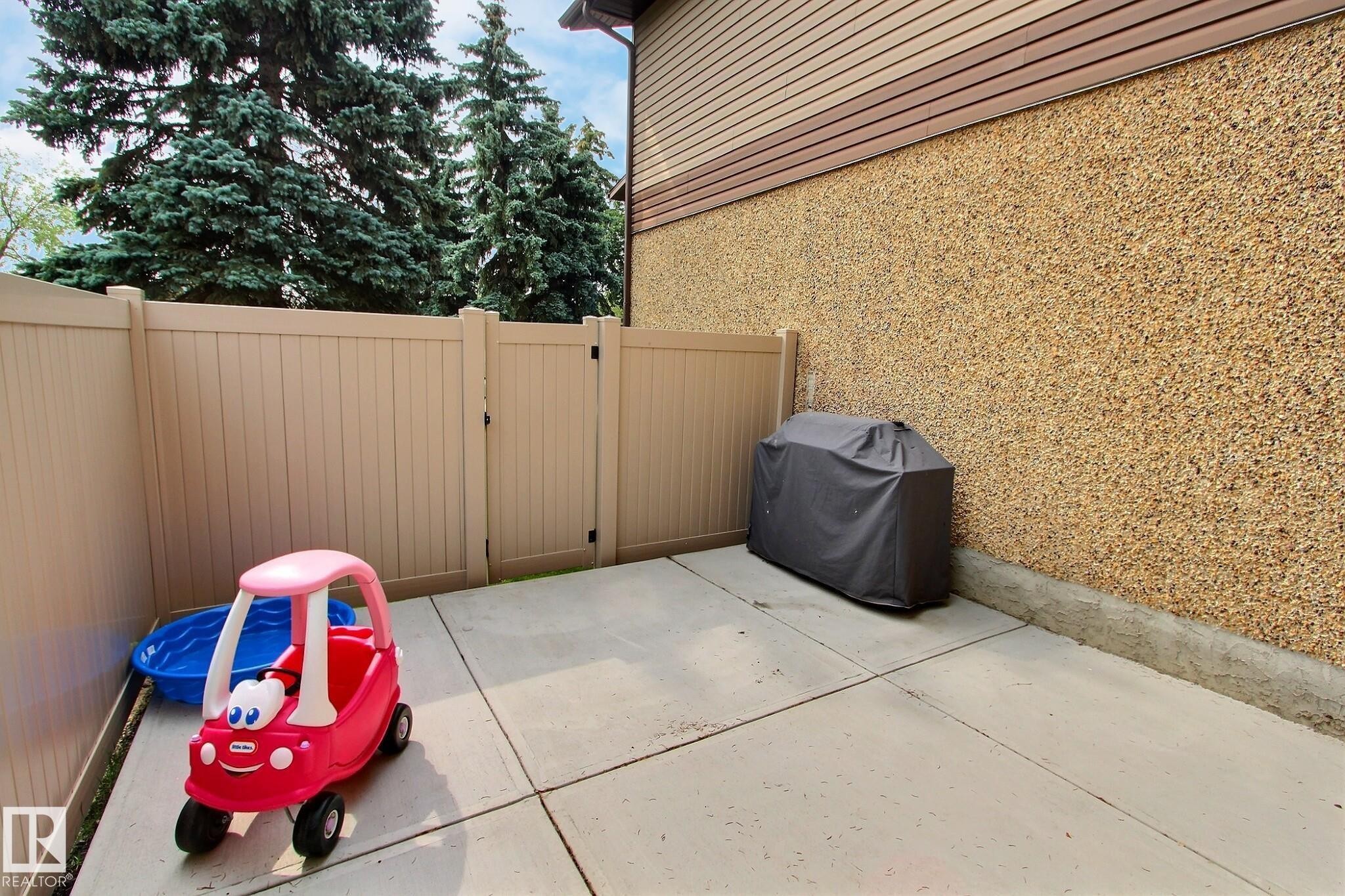 17004 100 Street Nw, Edmonton, AB - Outdoor
