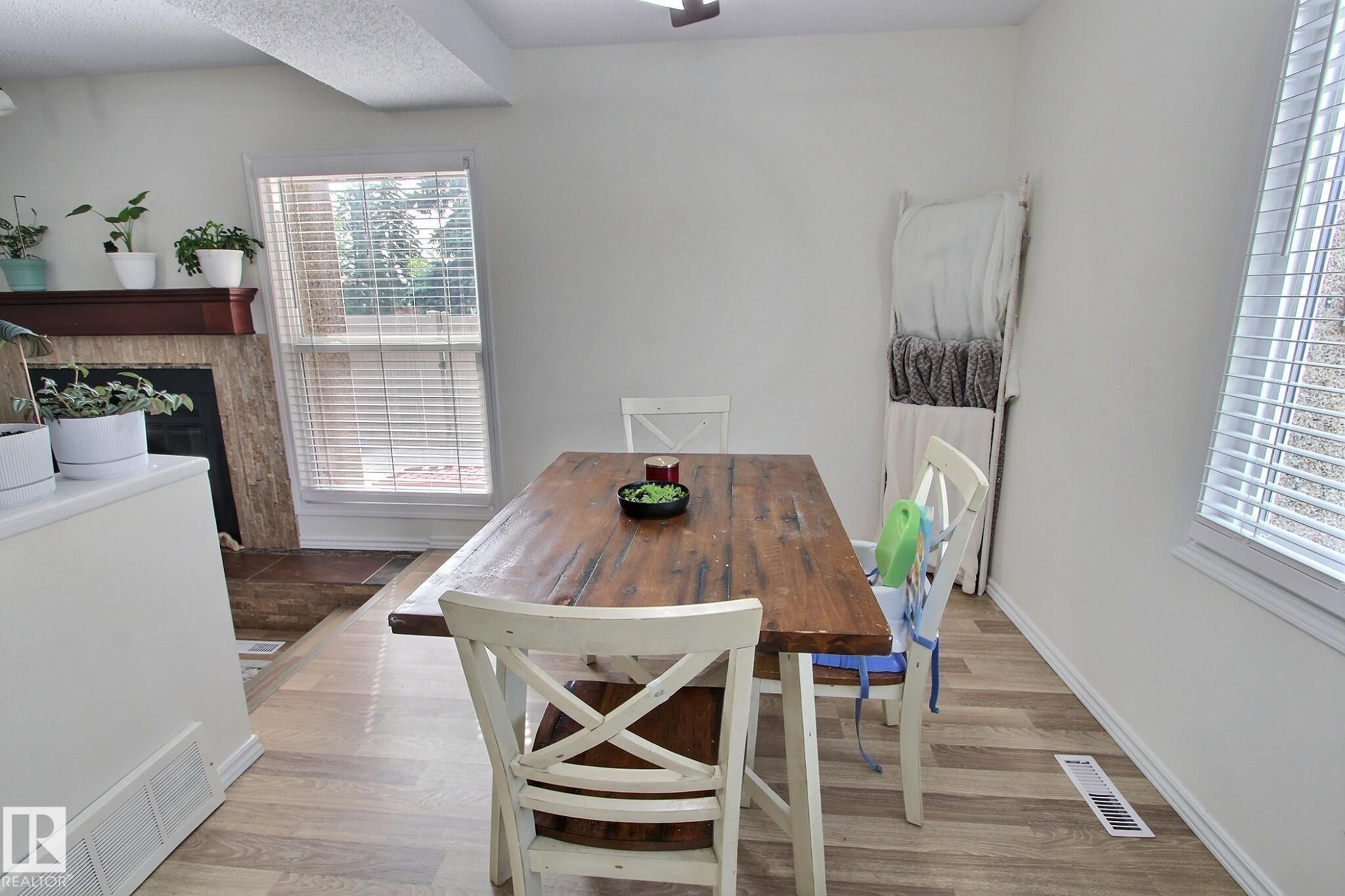 17004 100 Street Nw, Edmonton, AB - Indoor Photo Showing Dining Room