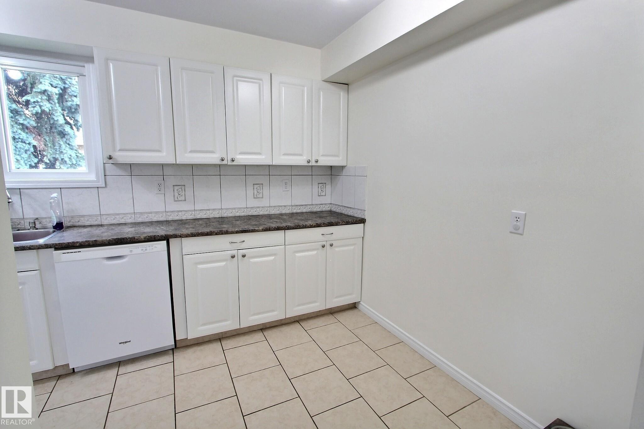 17004 100 Street Nw, Edmonton, AB - Indoor Photo Showing Other Room
