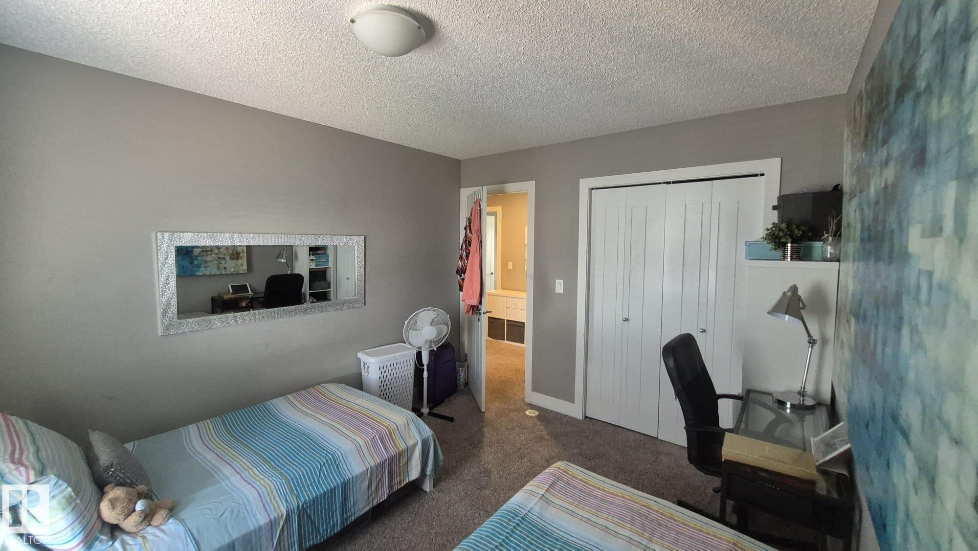 #9 804 Welsh Dr Sw, Edmonton, AB - Indoor Photo Showing Bedroom