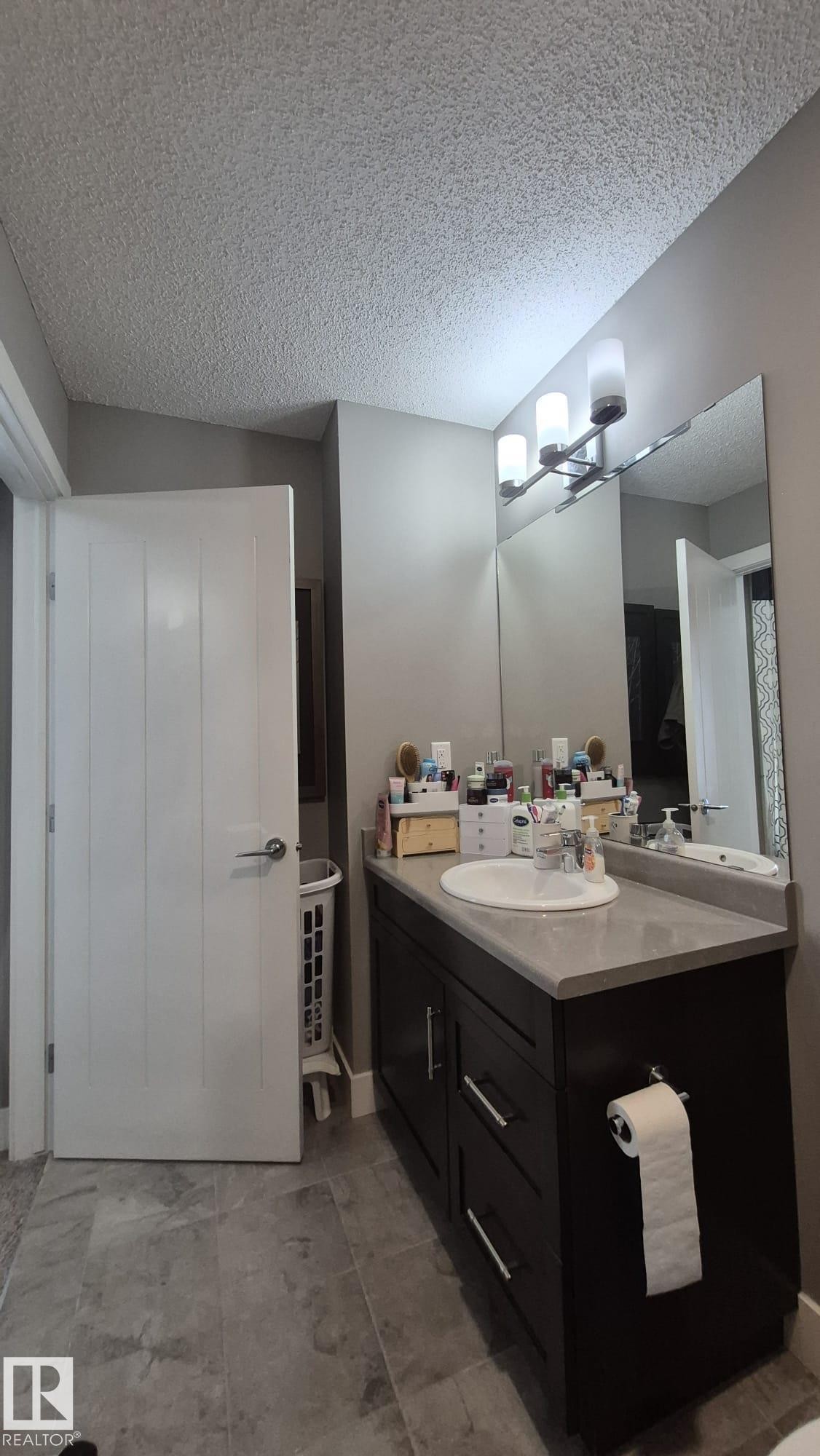 #9 804 Welsh Dr Sw, Edmonton, AB - Indoor Photo Showing Bathroom