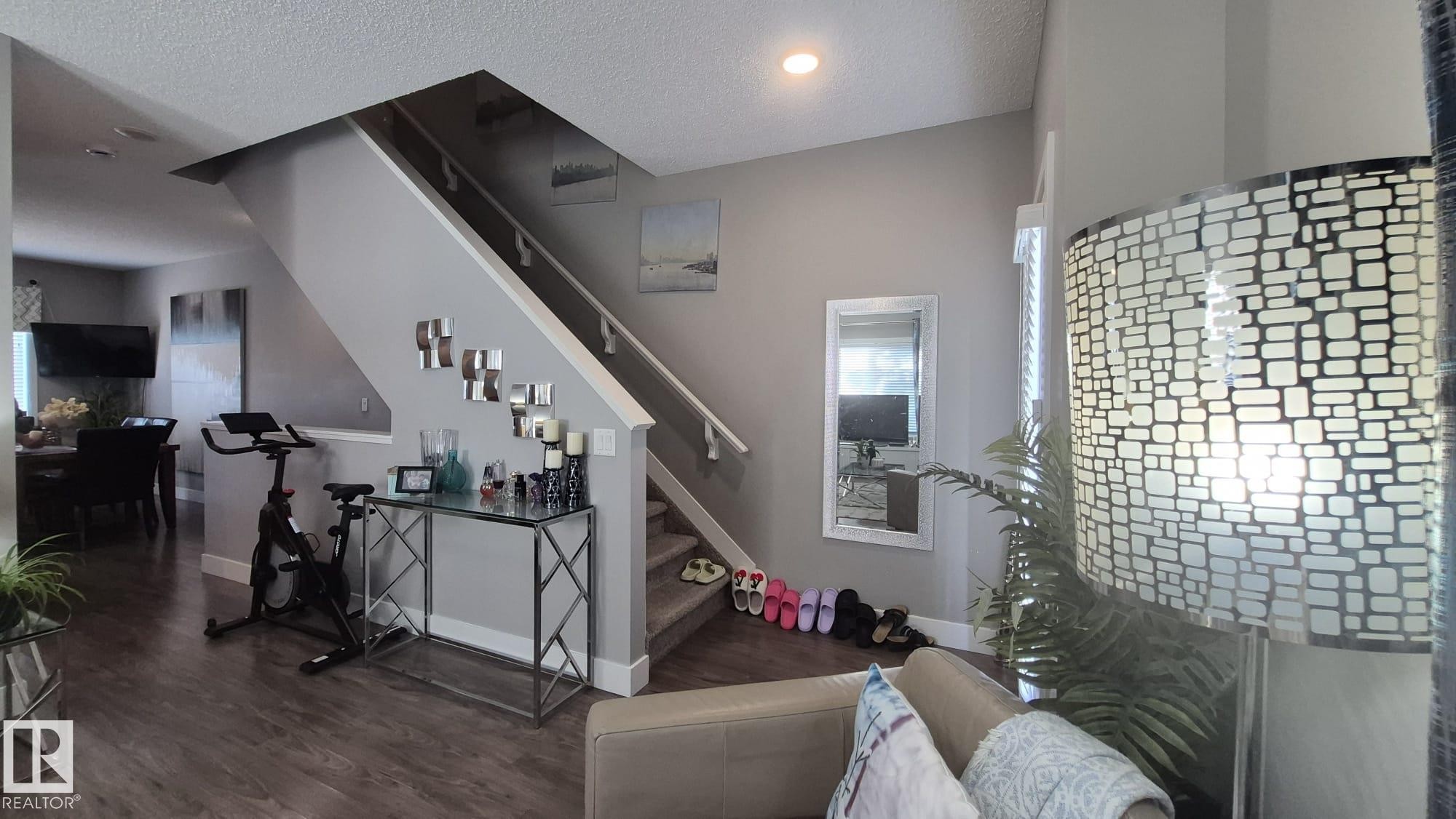 #9 804 Welsh Dr Sw, Edmonton, AB - Indoor Photo Showing Other Room