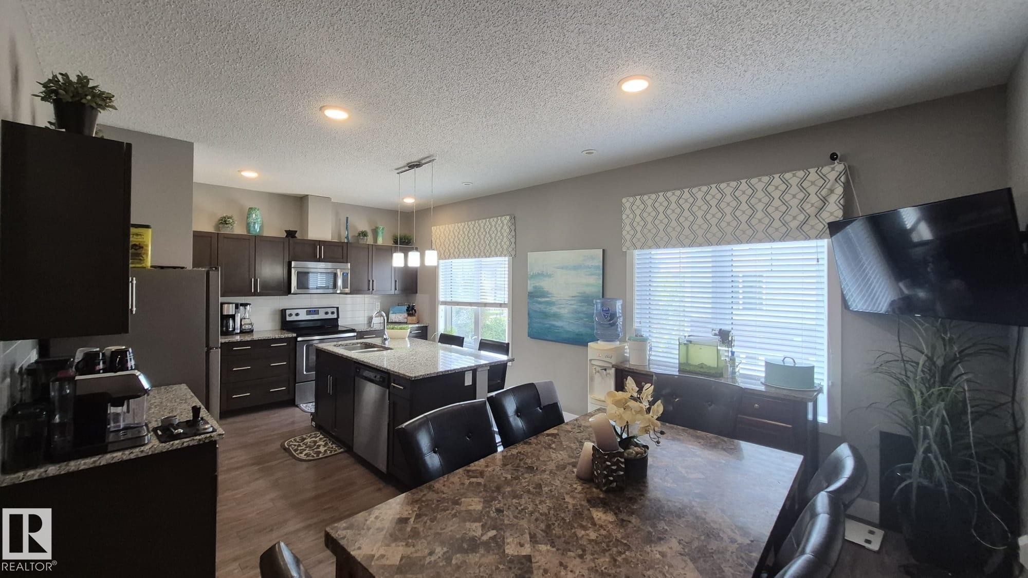 #9 804 Welsh Dr Sw, Edmonton, AB - Indoor