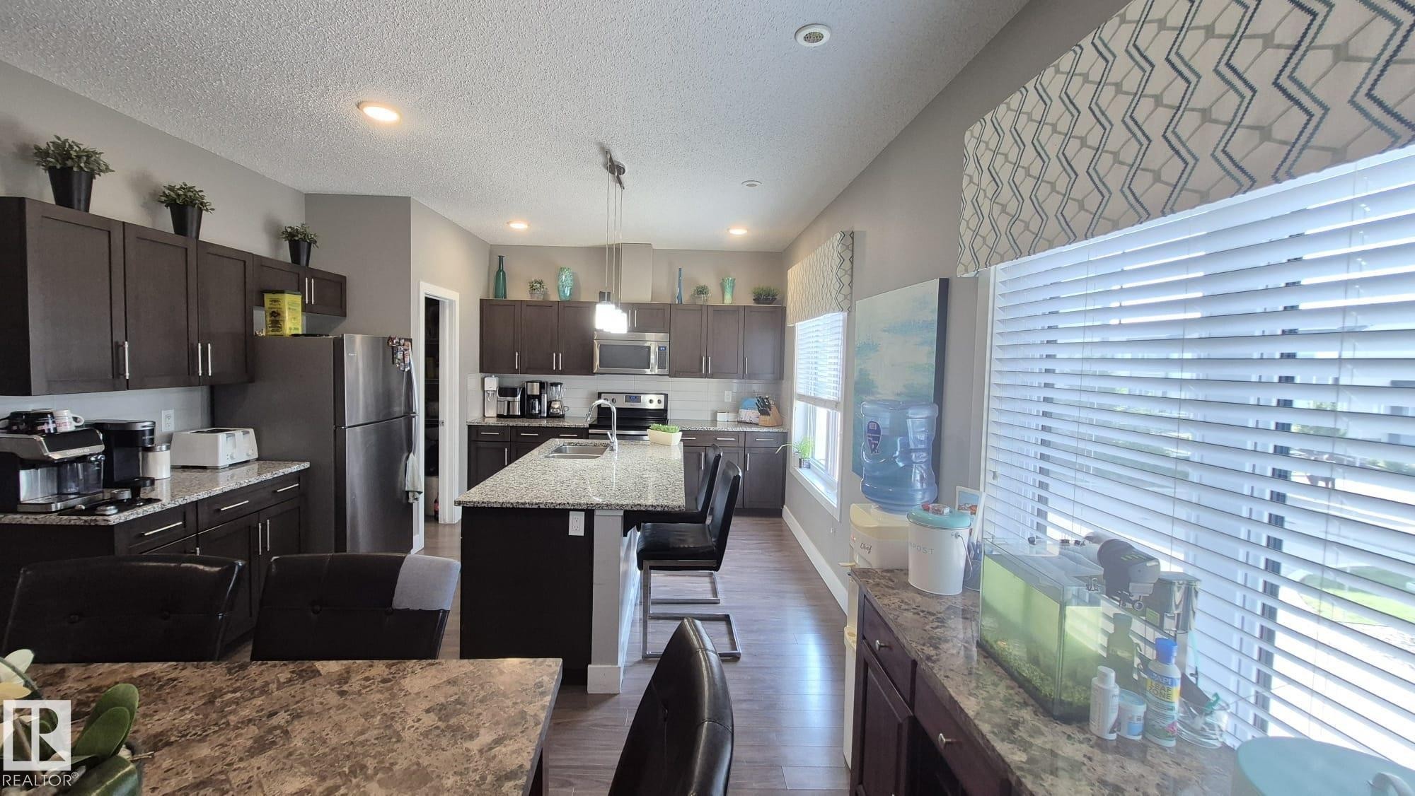 #9 804 Welsh Dr Sw, Edmonton, AB - Indoor Photo Showing Kitchen With Stainless Steel Kitchen With Double Sink With Upgraded Kitchen