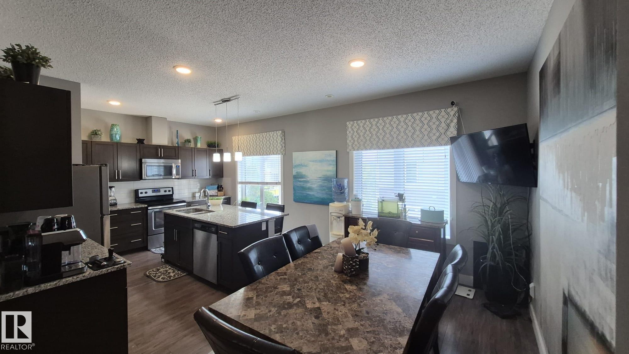 #9 804 Welsh Dr Sw, Edmonton, AB - Indoor