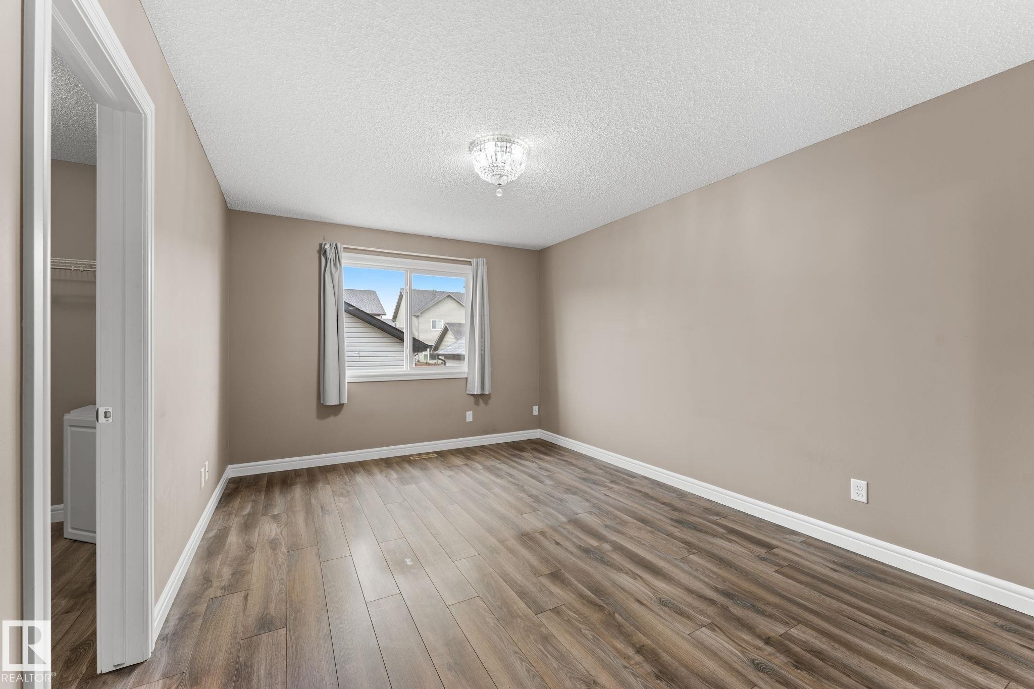 17027 121 Street Nw, Edmonton, AB - Indoor Photo Showing Other Room