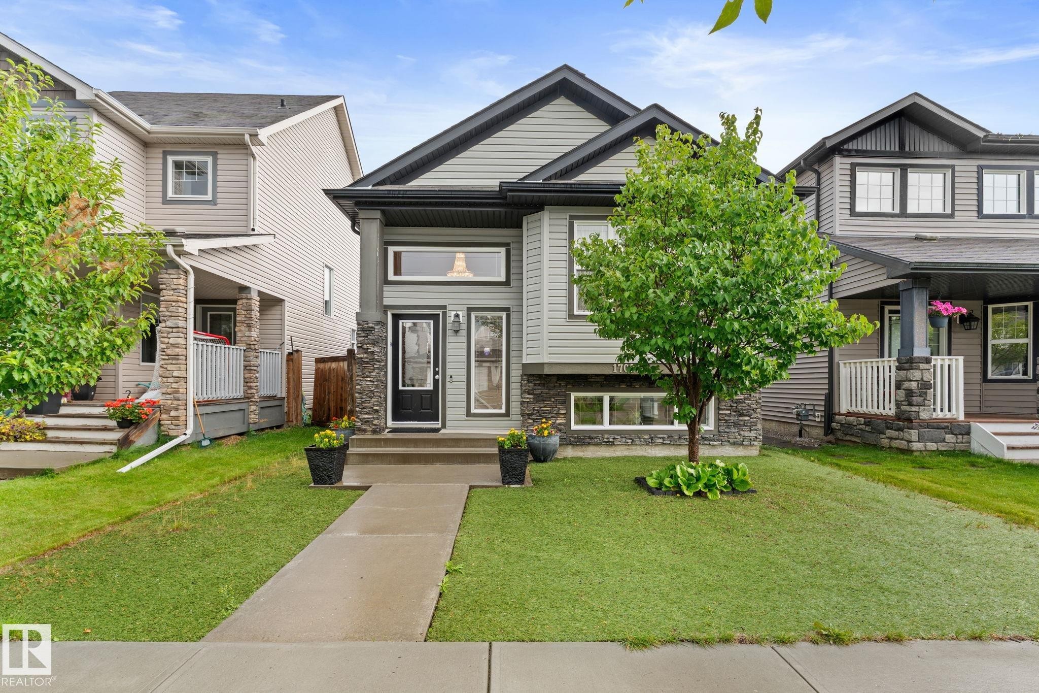 17027 121 Street Nw, Edmonton, AB - Outdoor With Facade