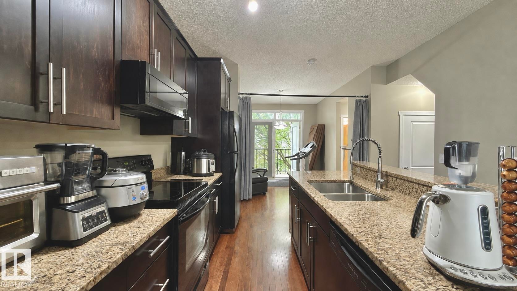 #61 603 Watt Bv Sw, Edmonton, AB - Indoor Photo Showing Kitchen With Double Sink With Upgraded Kitchen