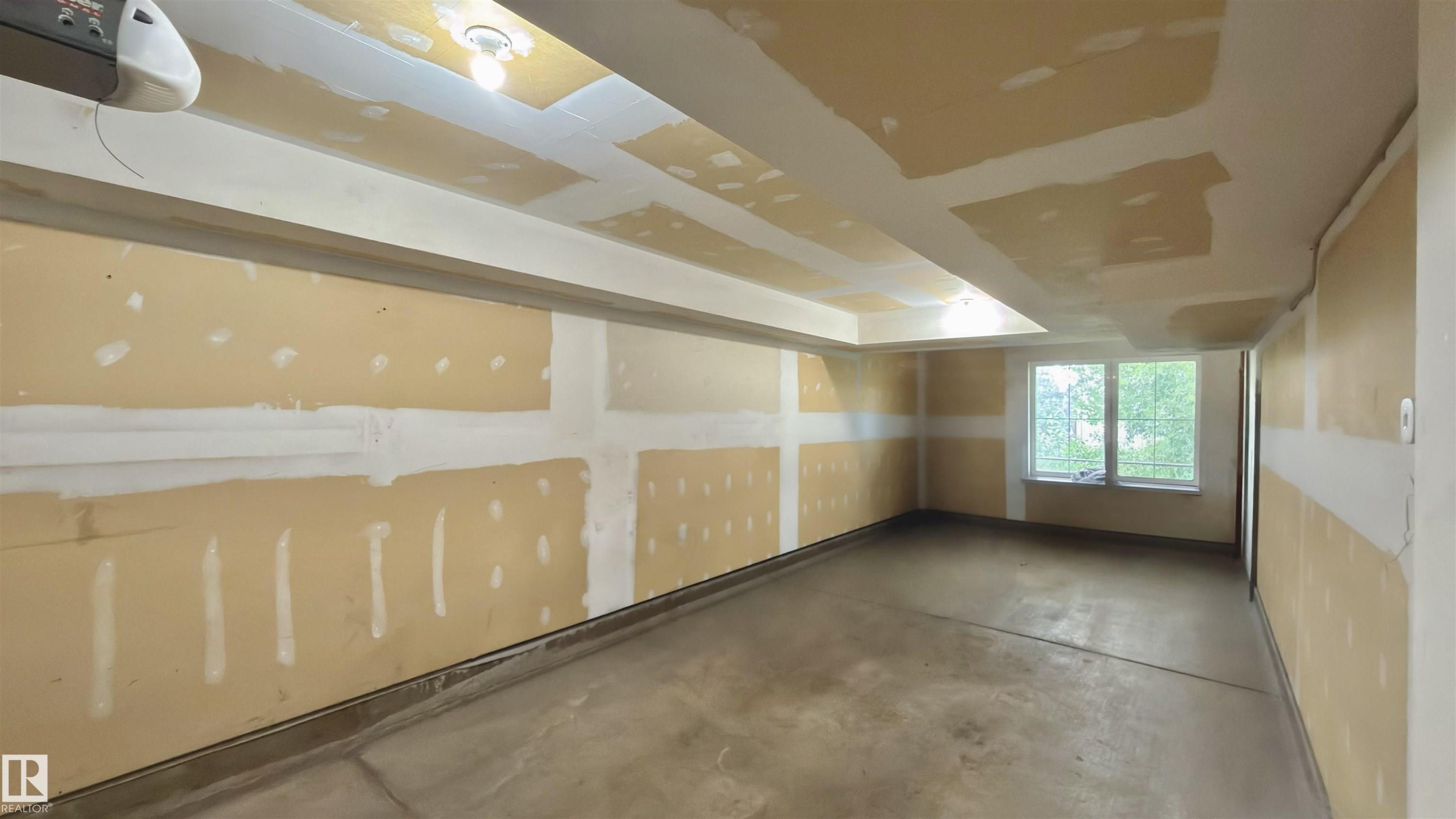 #61 603 Watt Bv Sw, Edmonton, AB - Indoor Photo Showing Other Room