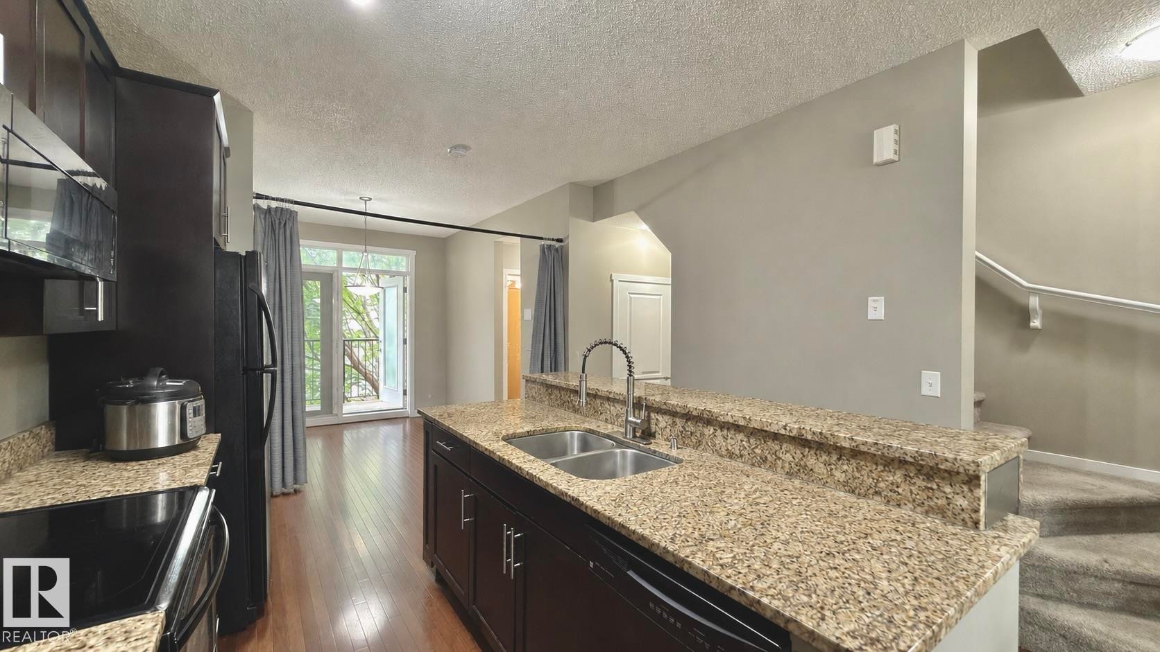 #61 603 Watt Bv Sw, Edmonton, AB - Indoor Photo Showing Kitchen With Double Sink
