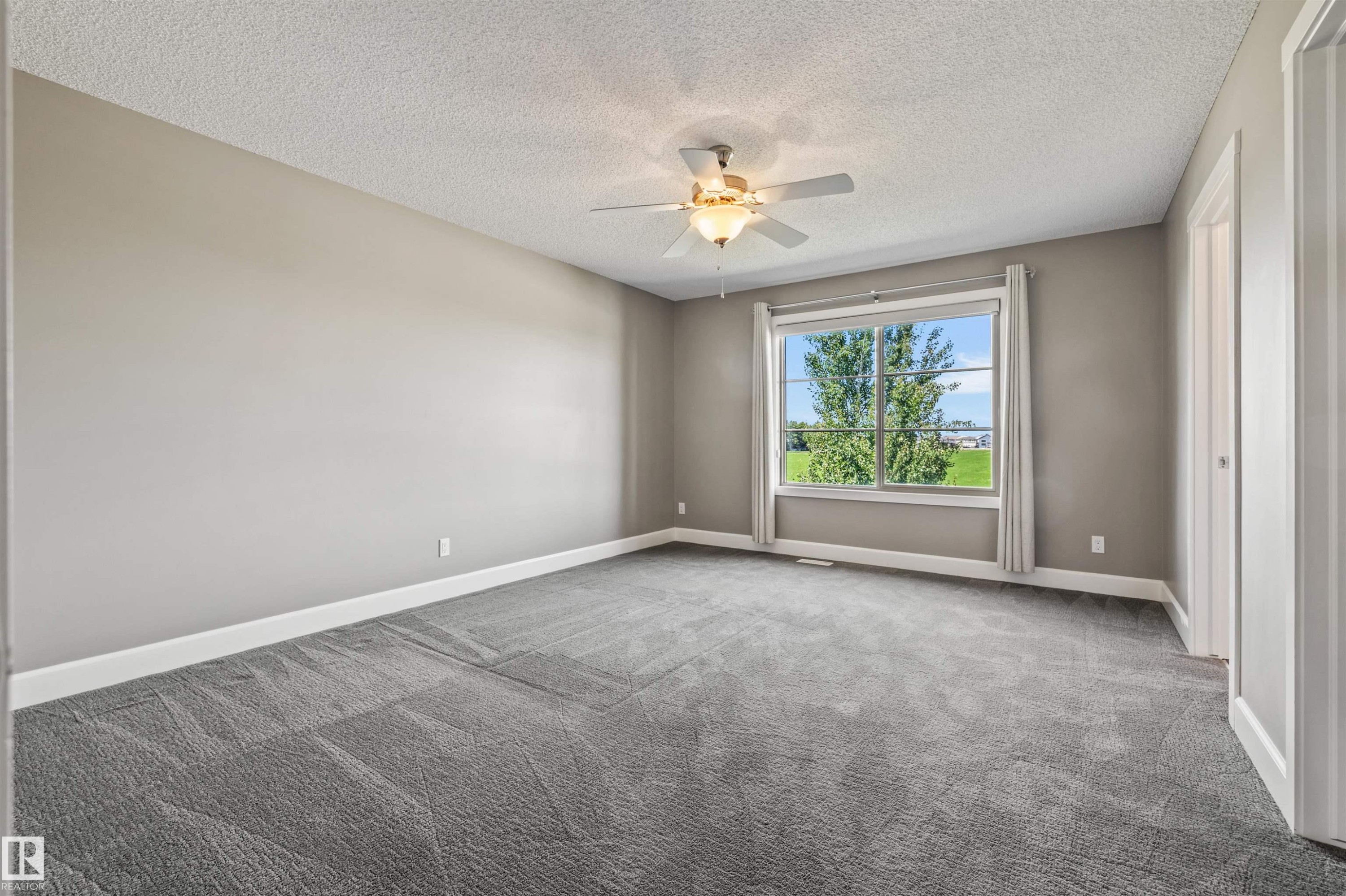2808 Koshal Crescent Sw, Edmonton, AB - Indoor Photo Showing Other Room