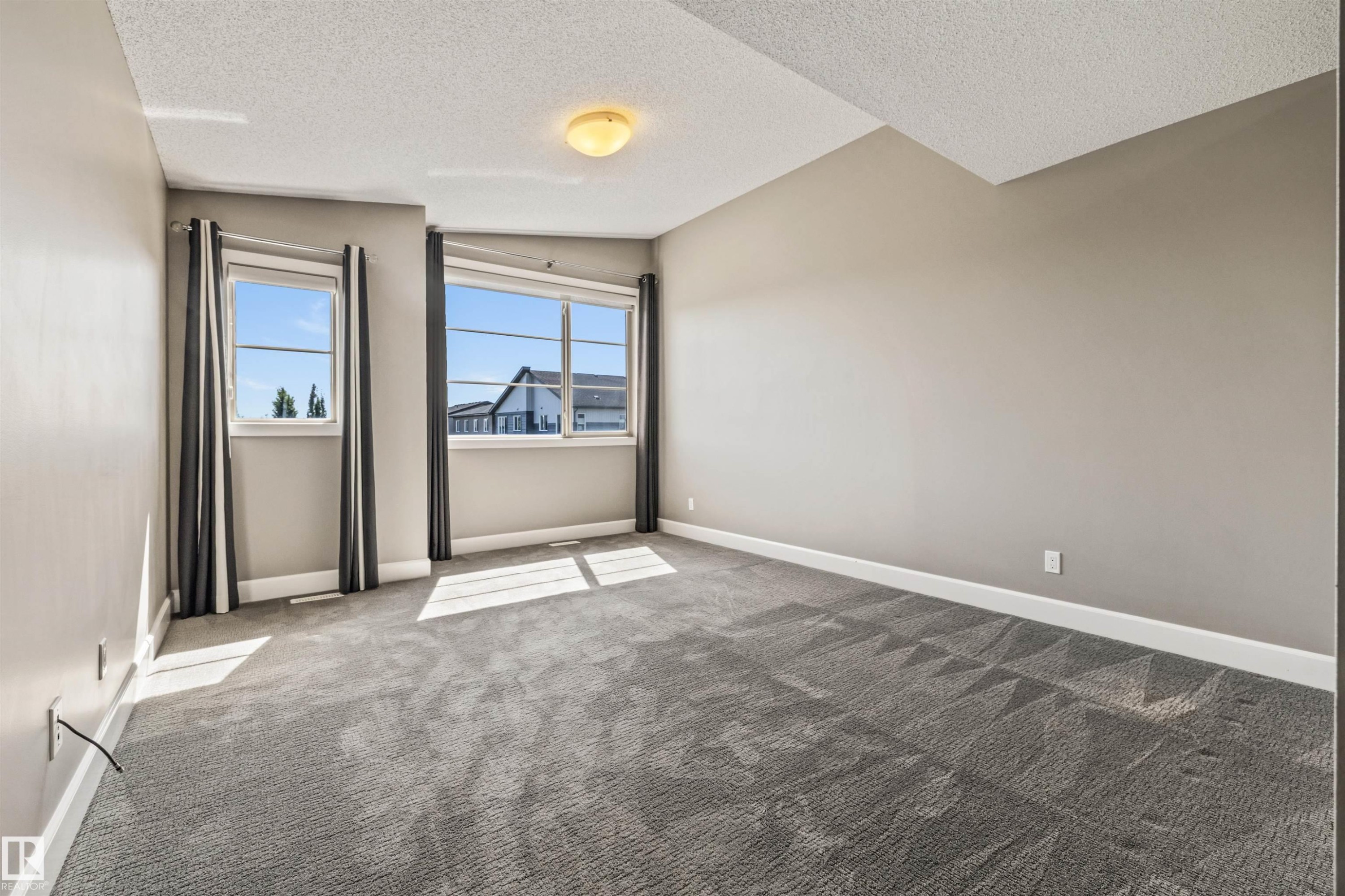 2808 Koshal Crescent Sw, Edmonton, AB - Indoor Photo Showing Other Room
