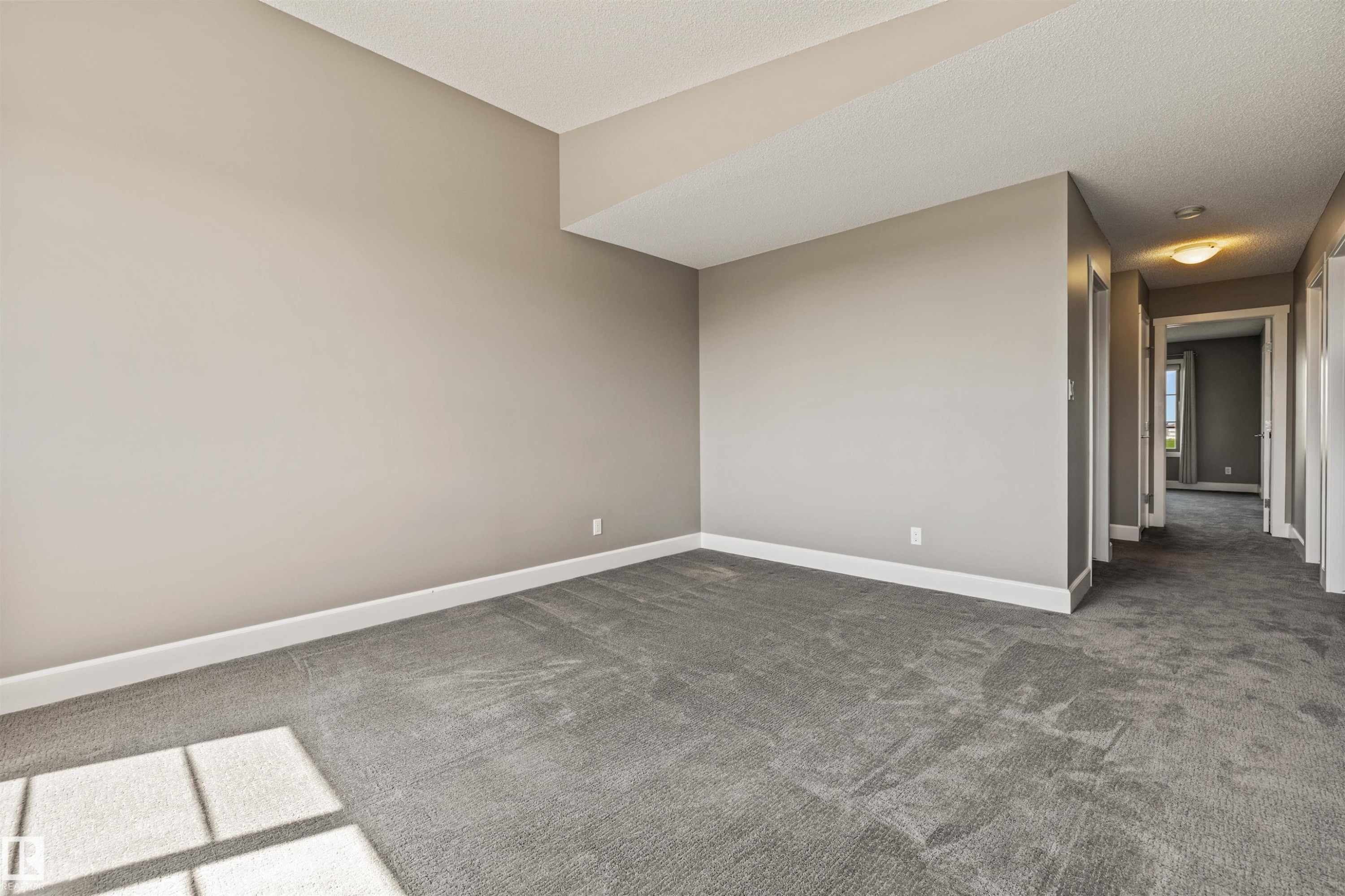 2808 Koshal Crescent Sw, Edmonton, AB - Indoor Photo Showing Other Room