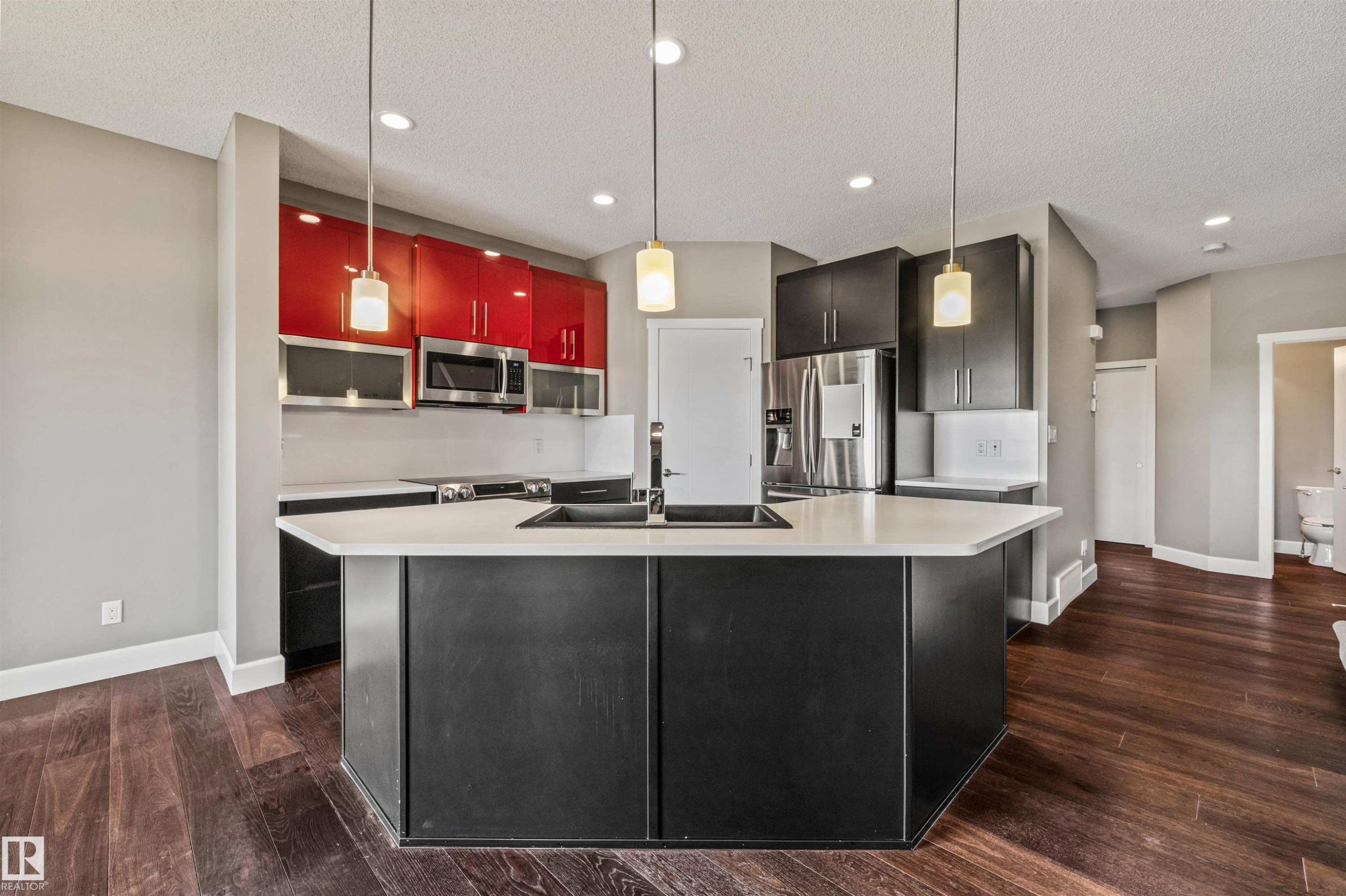2808 Koshal Crescent Sw, Edmonton, AB - Indoor Photo Showing Kitchen With Upgraded Kitchen