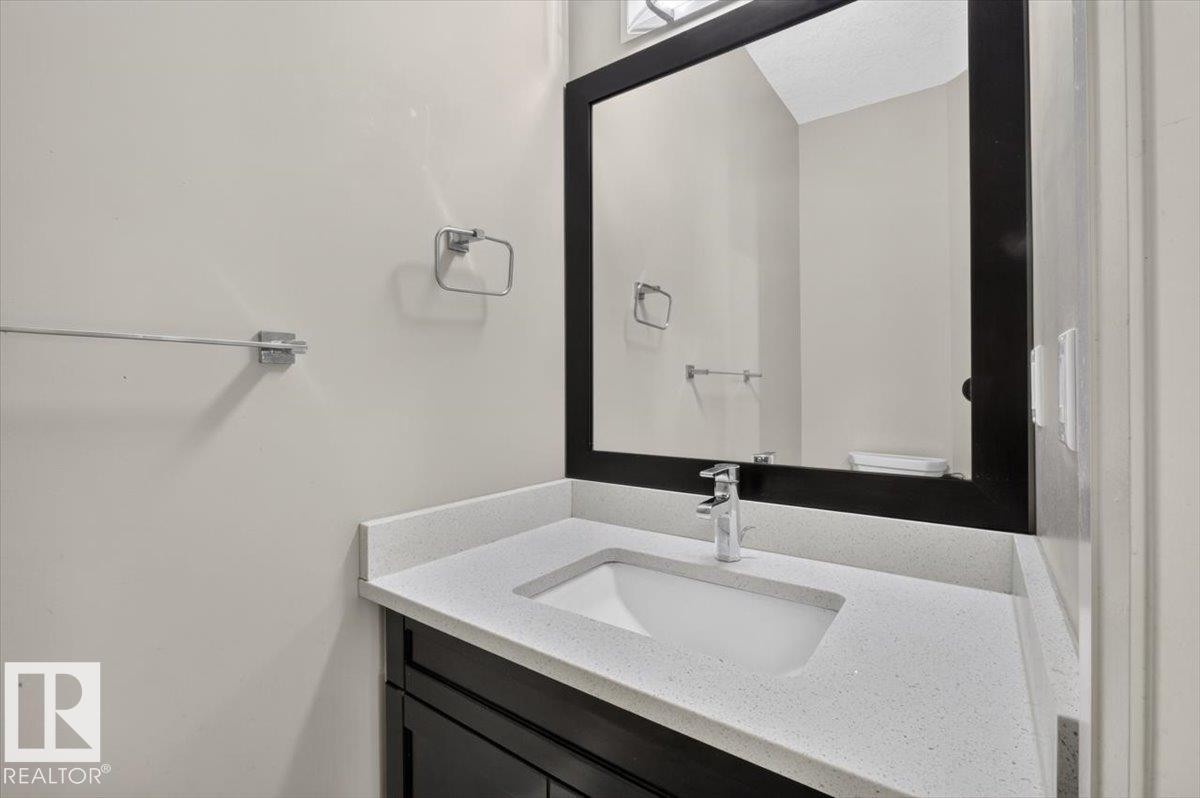 2005 15 Avenue Nw, Edmonton, AB - Indoor Photo Showing Bathroom