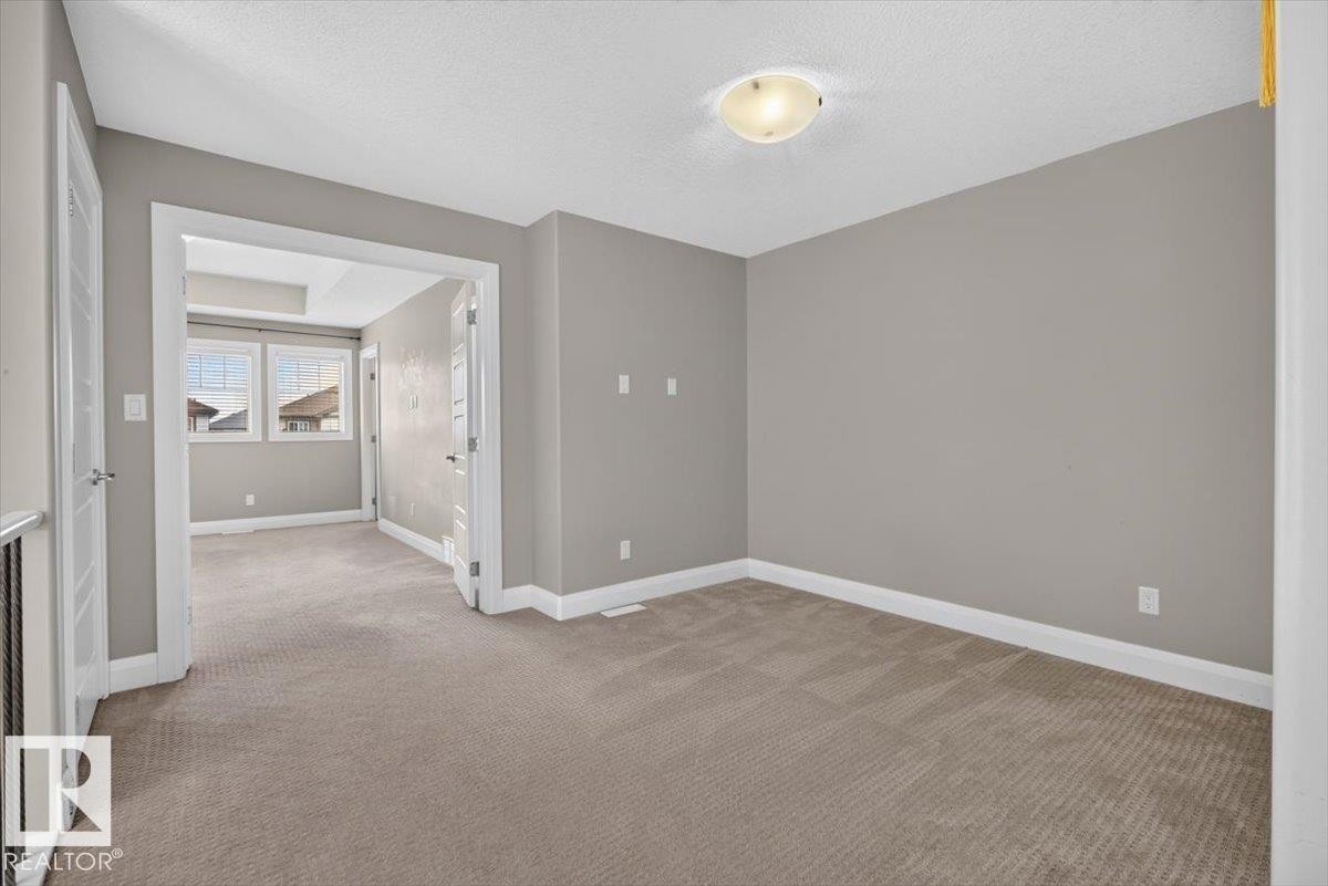 2005 15 Avenue Nw, Edmonton, AB - Indoor Photo Showing Other Room