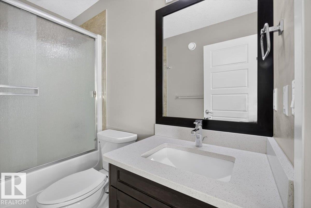 2005 15 Avenue Nw, Edmonton, AB - Indoor Photo Showing Bathroom