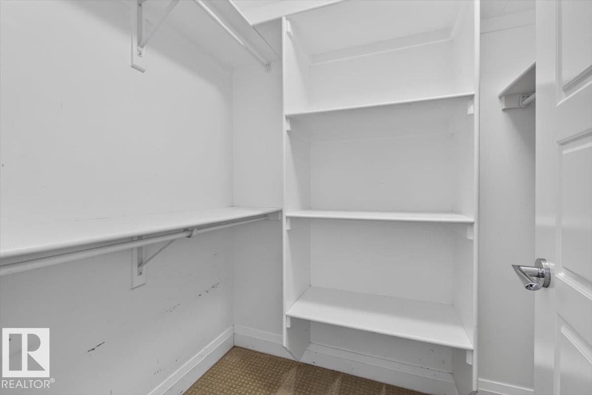 2005 15 Avenue Nw, Edmonton, AB - Indoor With Storage