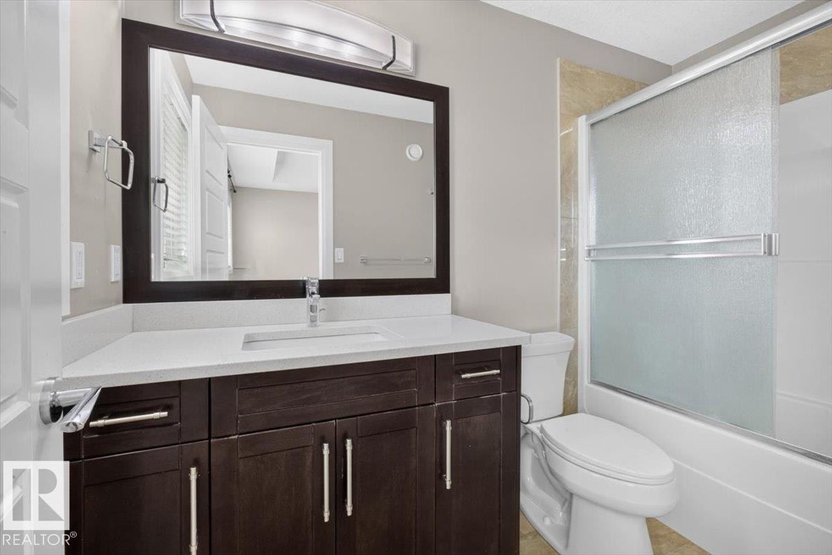 2005 15 Avenue Nw, Edmonton, AB - Indoor Photo Showing Bathroom