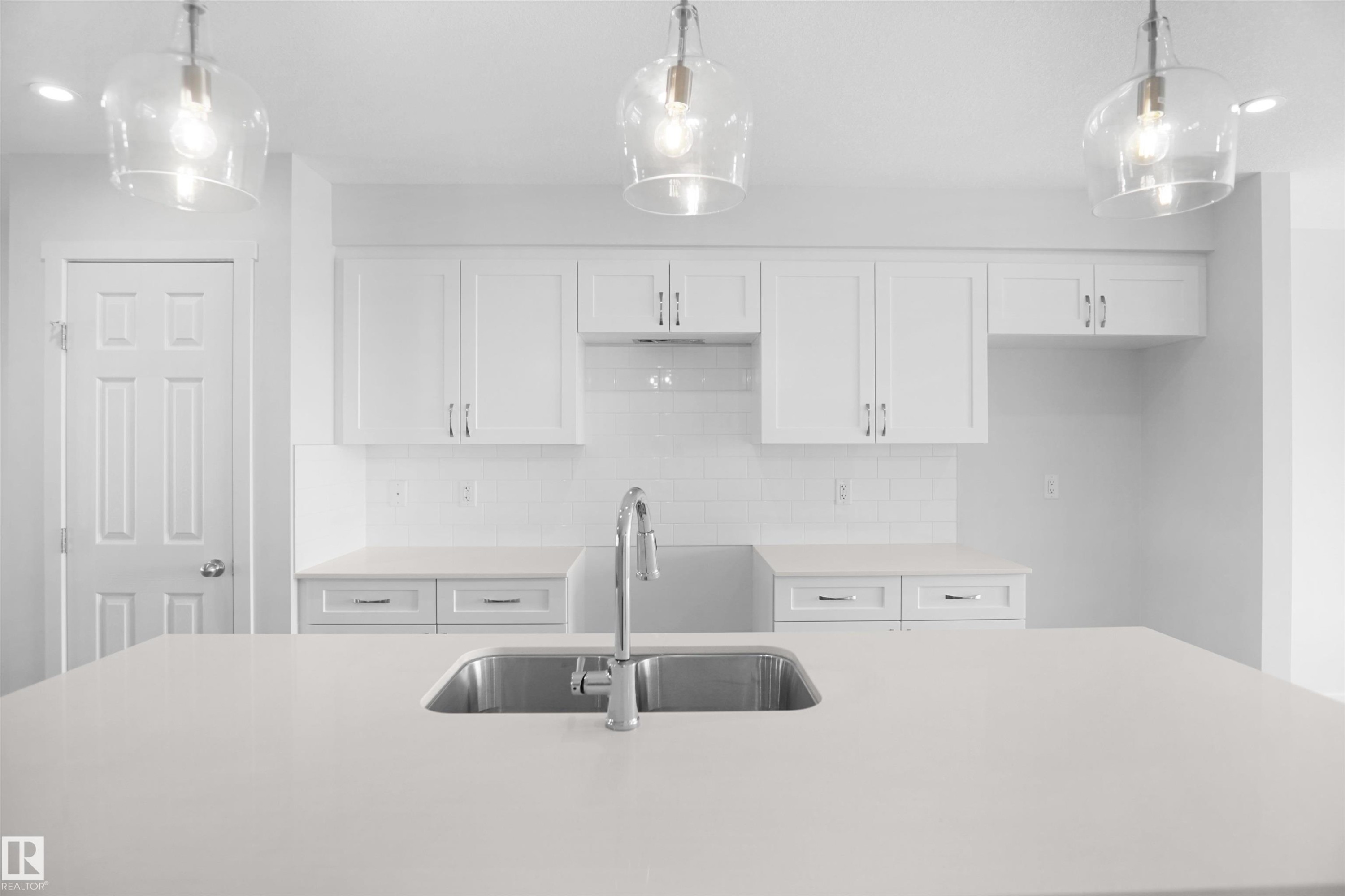 106 Juniper Wynd, Fort Saskatchewan, AB - Indoor Photo Showing Kitchen