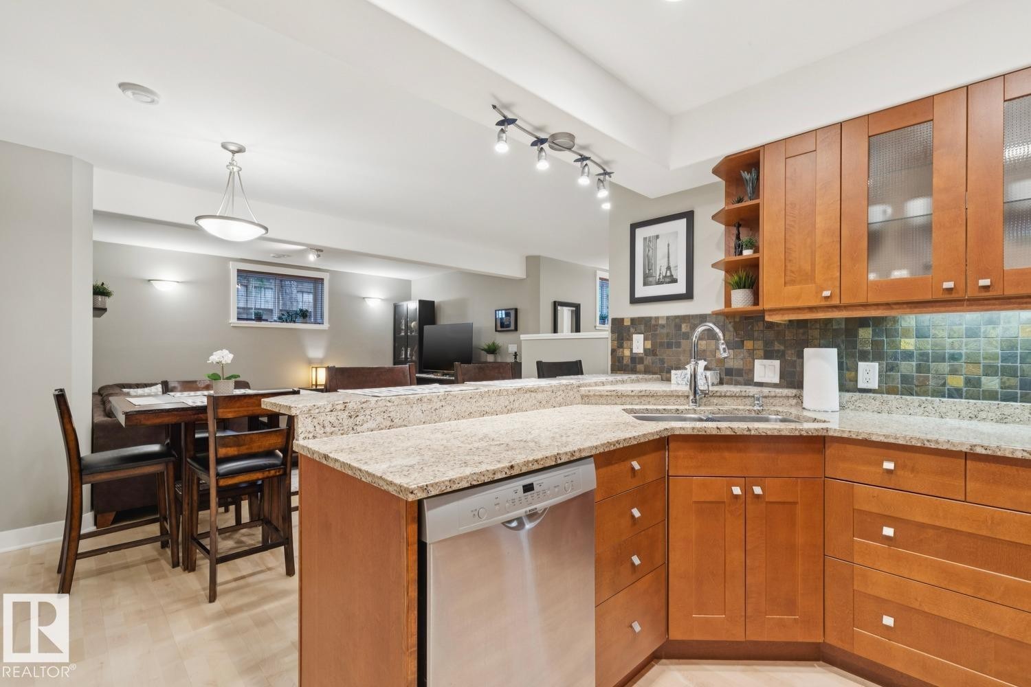 11030 122 Street Nw, Edmonton, AB - Indoor Photo Showing Kitchen