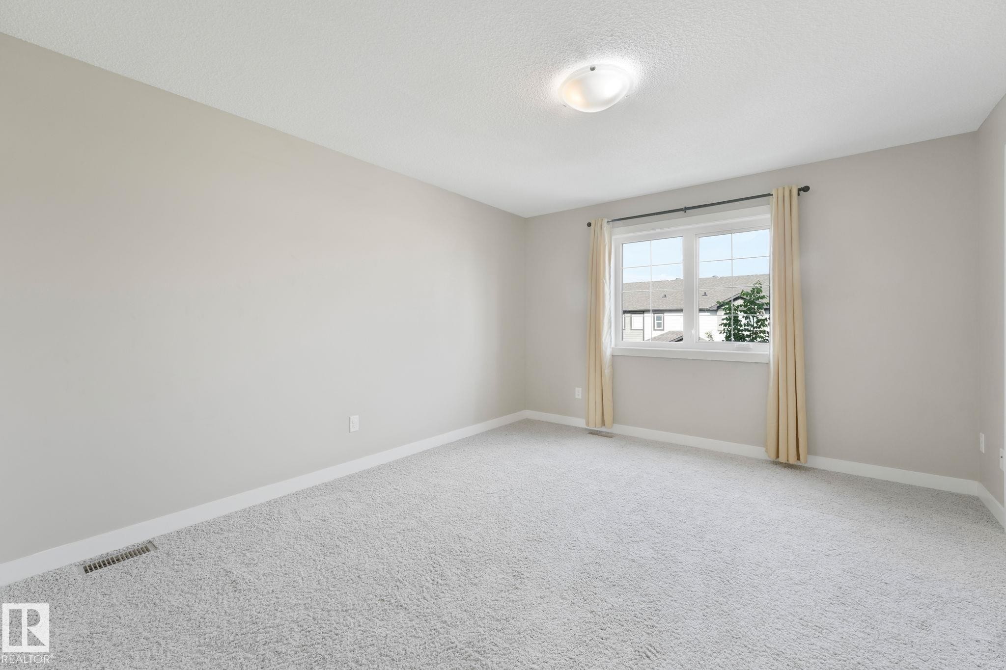 1251 163 Street Sw, Edmonton, AB - Indoor Photo Showing Other Room