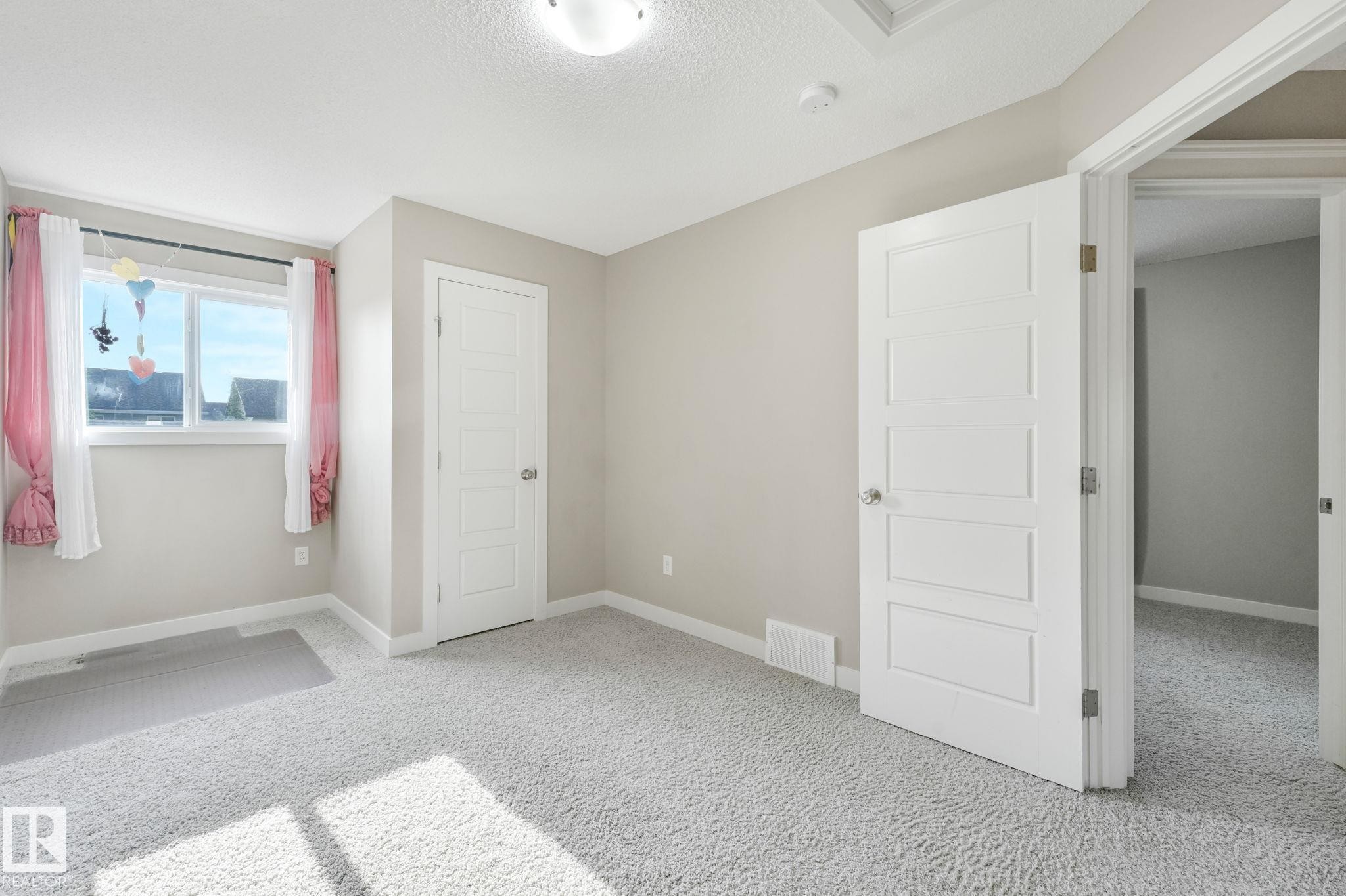 1251 163 Street Sw, Edmonton, AB - Indoor