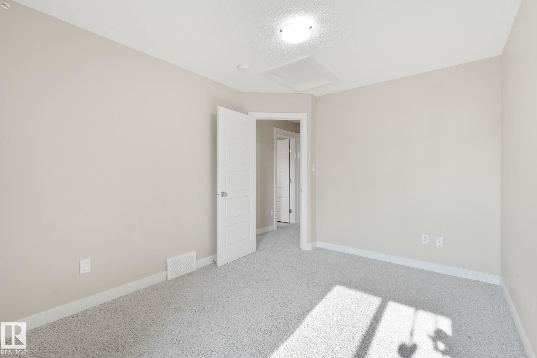 1251 163 Street Sw, Edmonton, AB - Indoor