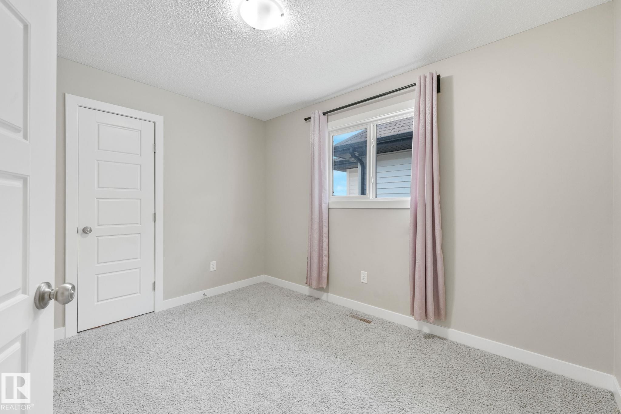 1251 163 Street Sw, Edmonton, AB - Indoor Photo Showing Other Room