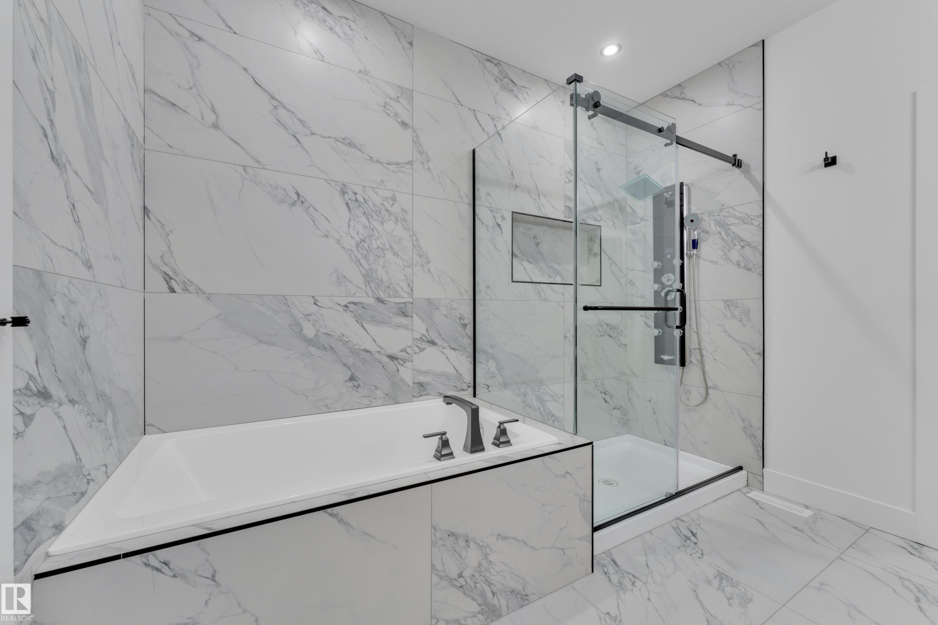 741 Astoria Way, Devon, AB - Indoor Photo Showing Bathroom