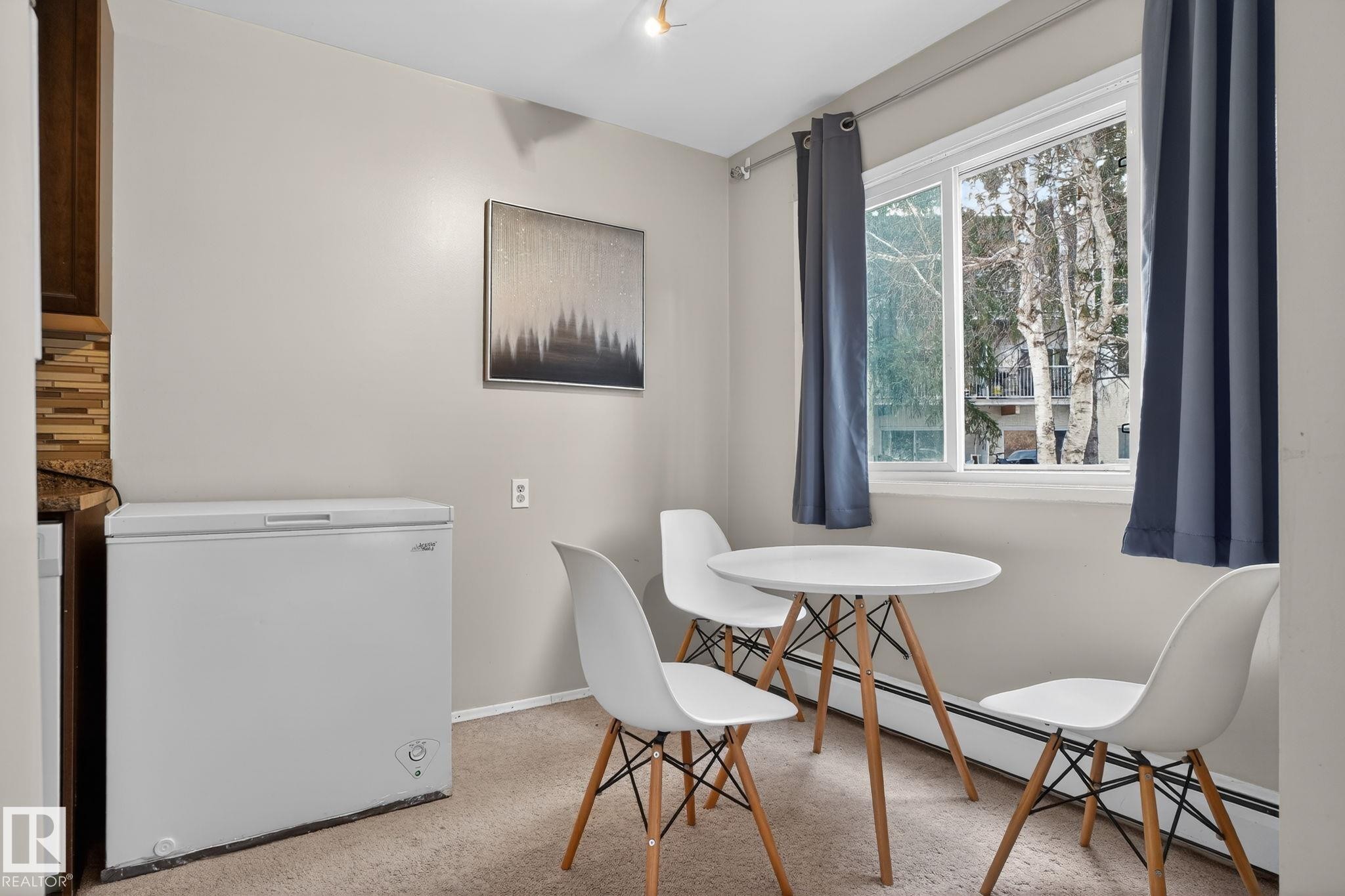 #120 5730 Riverbend Rd Nw, Edmonton, AB - Indoor Photo Showing Dining Room