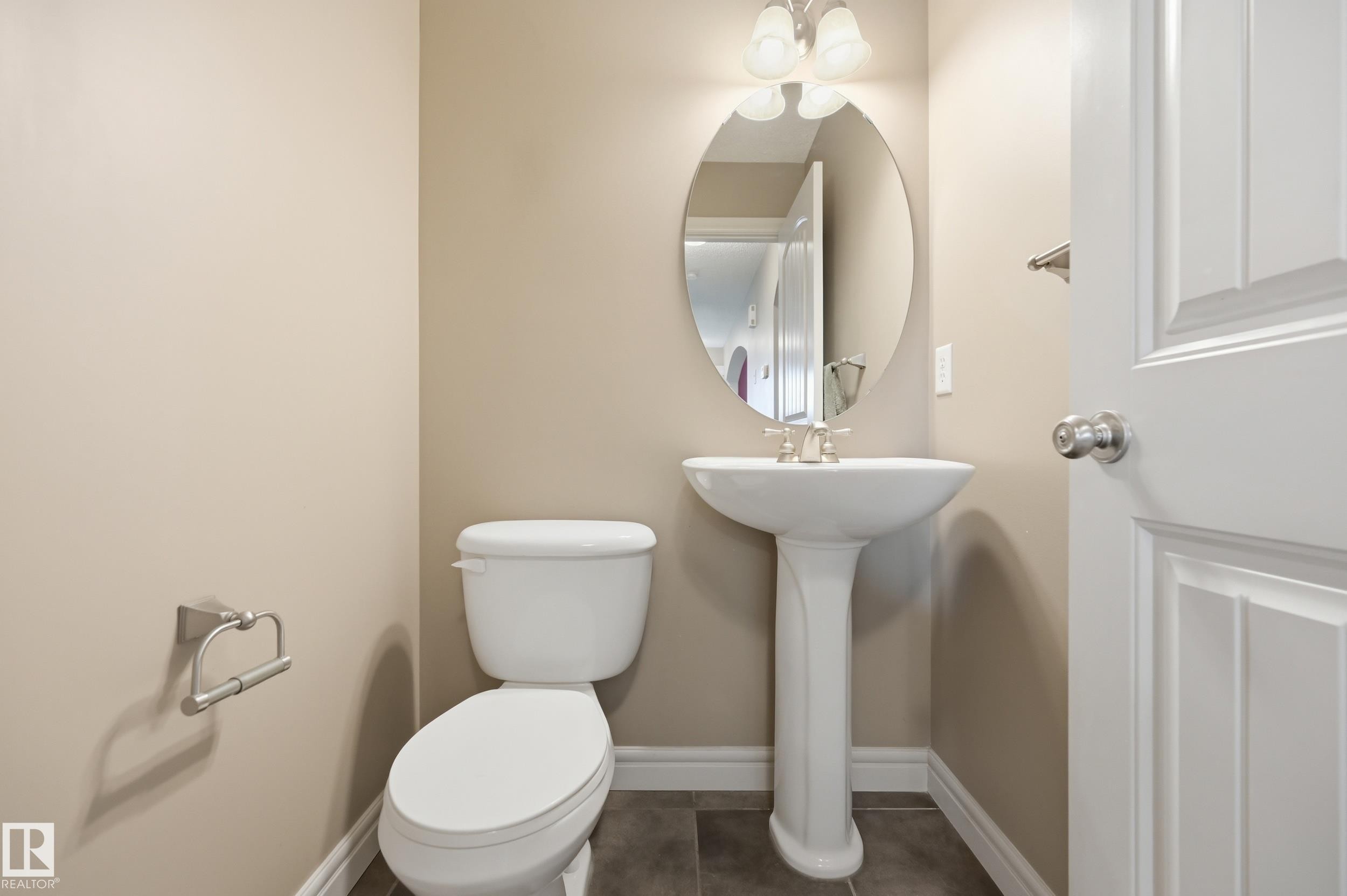 11543 11 Avenue Sw, Edmonton, AB - Indoor Photo Showing Bathroom