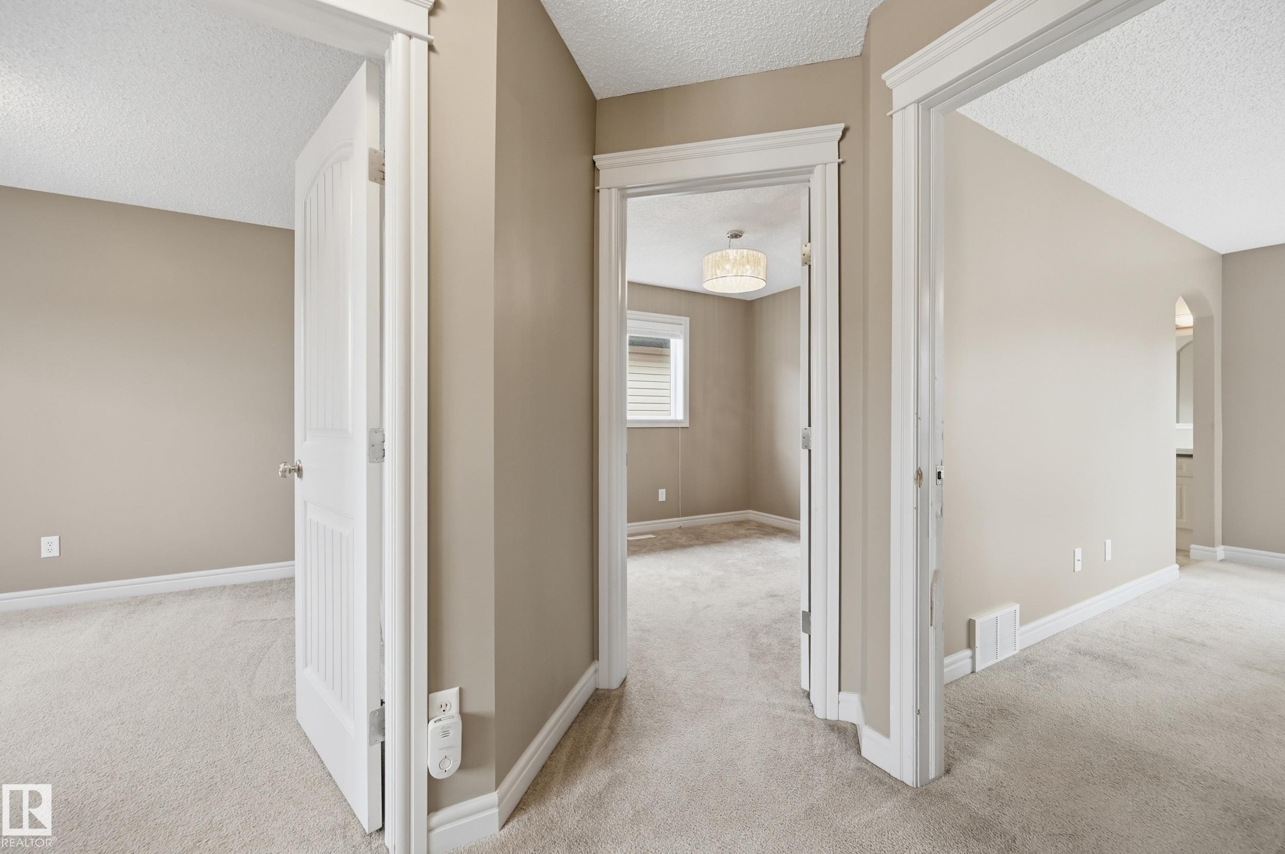 11543 11 Avenue Sw, Edmonton, AB - Indoor Photo Showing Other Room