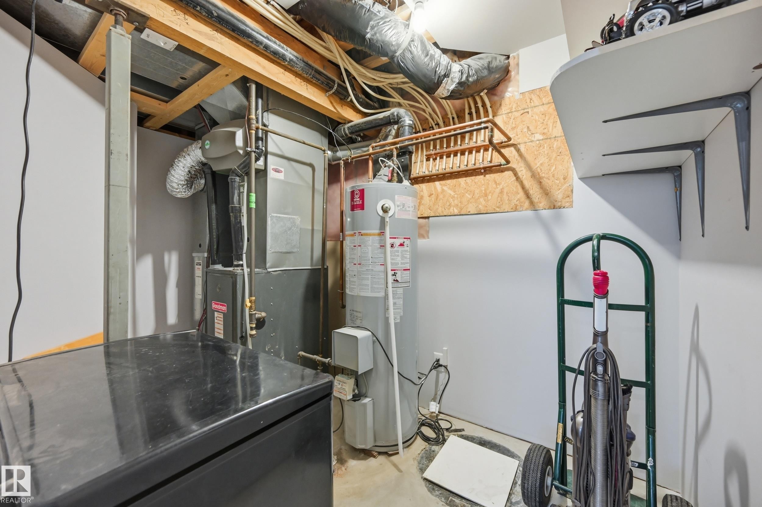 11543 11 Avenue Sw, Edmonton, AB - Indoor Photo Showing Basement
