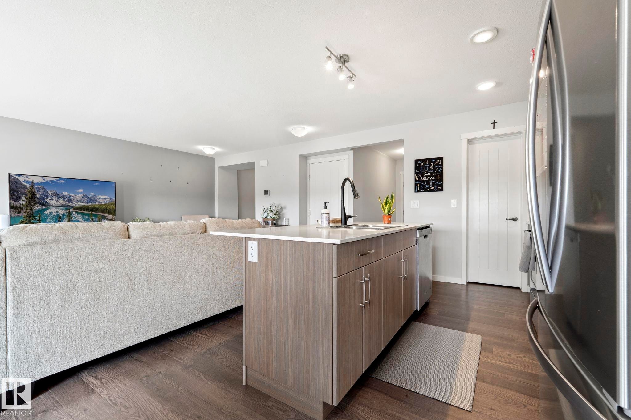 17308 49 Street Nw, Edmonton, AB - Indoor Photo Showing Kitchen