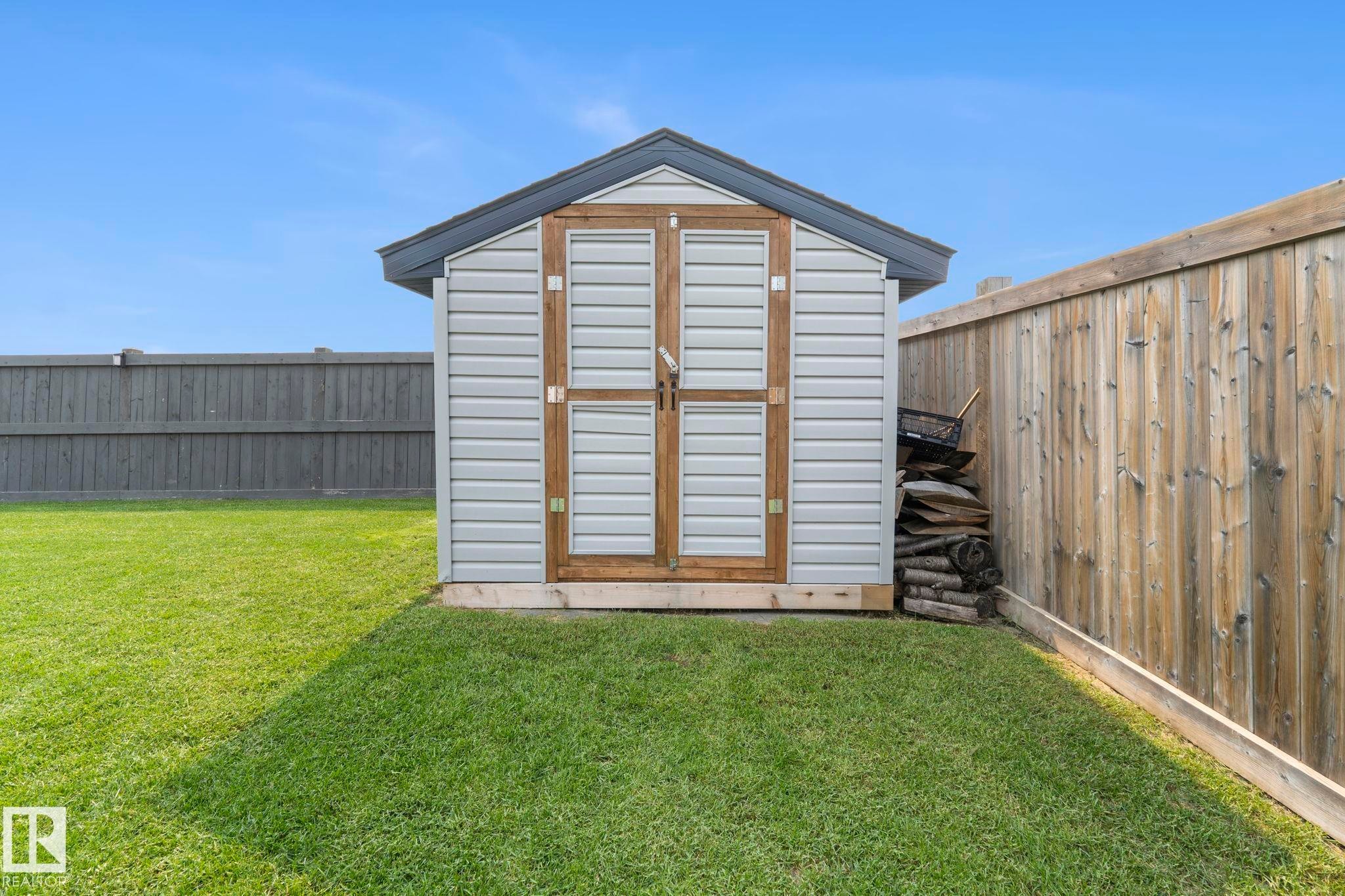 17308 49 Street Nw, Edmonton, AB - Outdoor