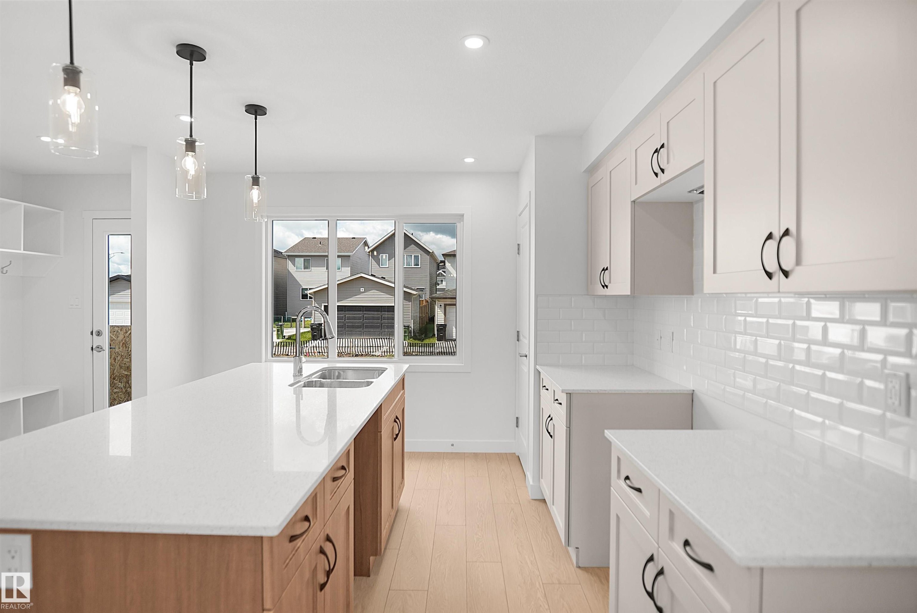 548 Ashgrove Circle, Leduc, AB - Indoor Photo Showing Kitchen With Double Sink With Upgraded Kitchen