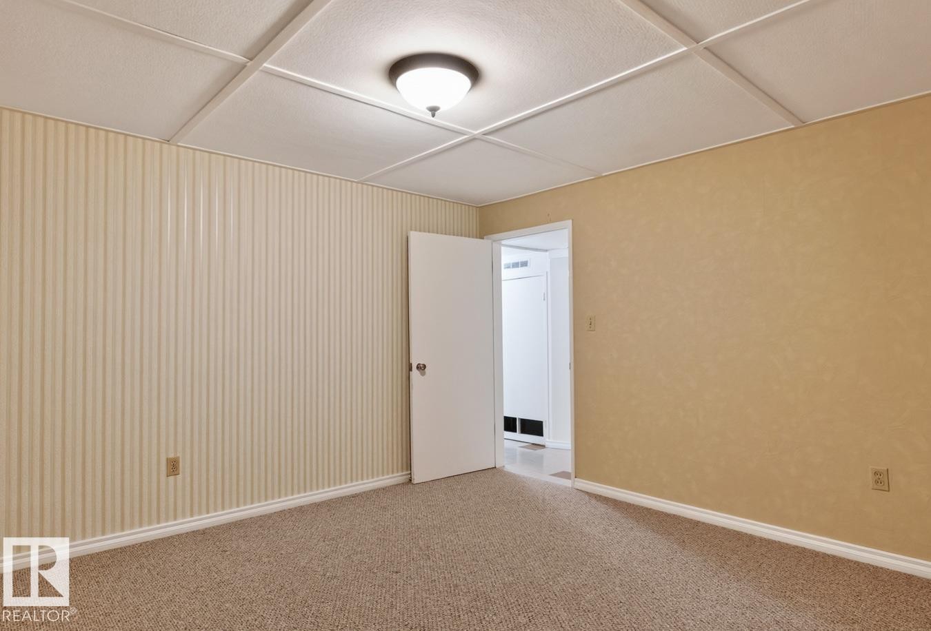 13336 106 Street Nw, Edmonton, AB - Indoor Photo Showing Other Room